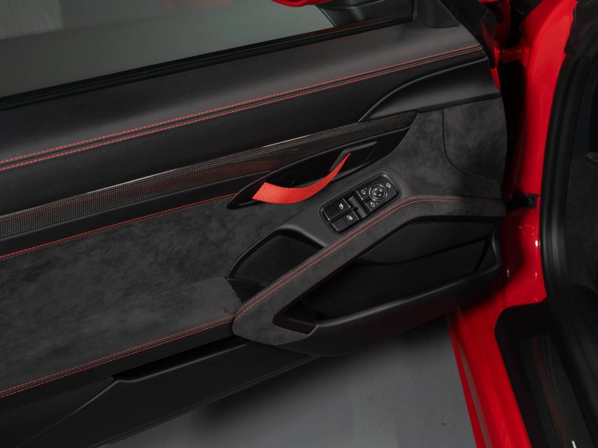 PORSCHE 718 Spyder-image-13