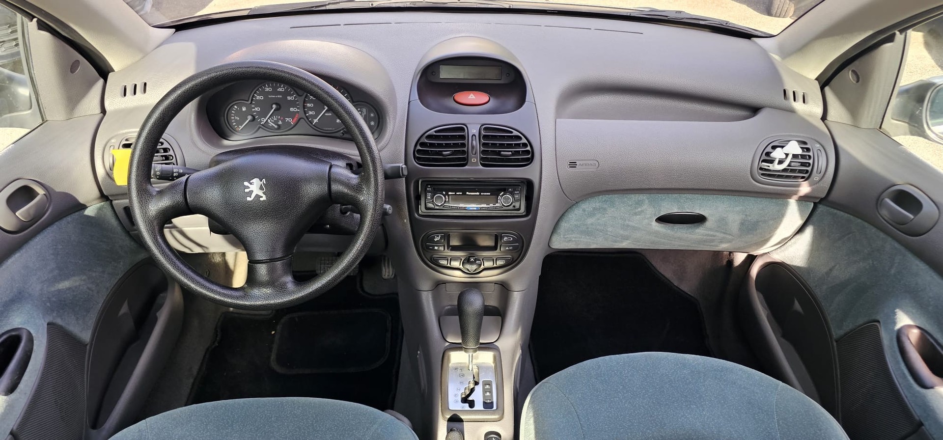 PEUGEOT 206 1.6 16V (XT) Premium-image-9