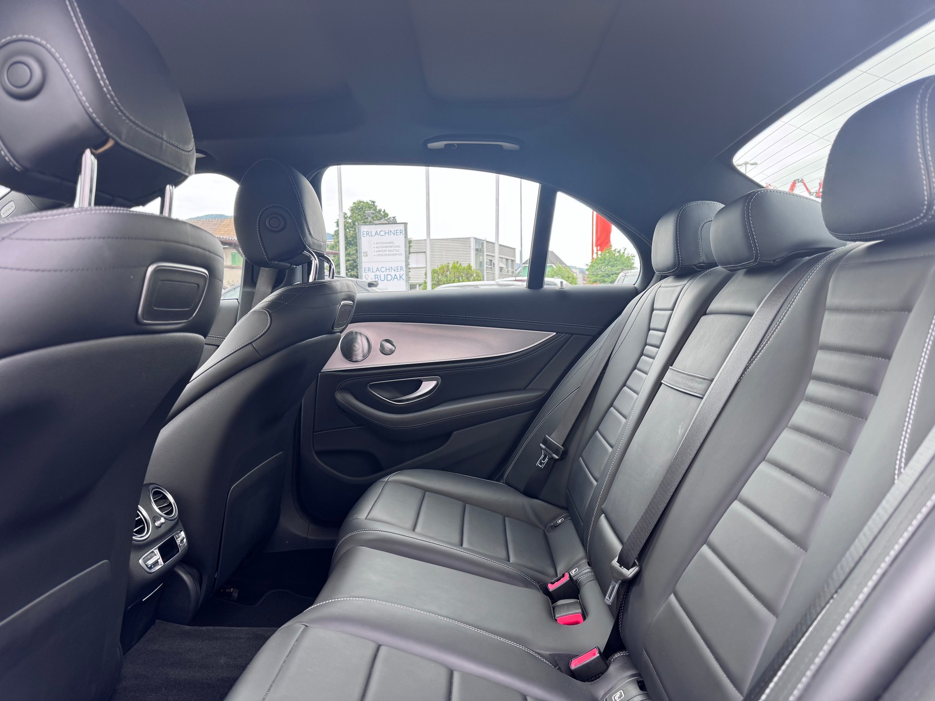 MERCEDES-BENZ E 400 AMG Line 4Matic 9G-Tronic-image-7