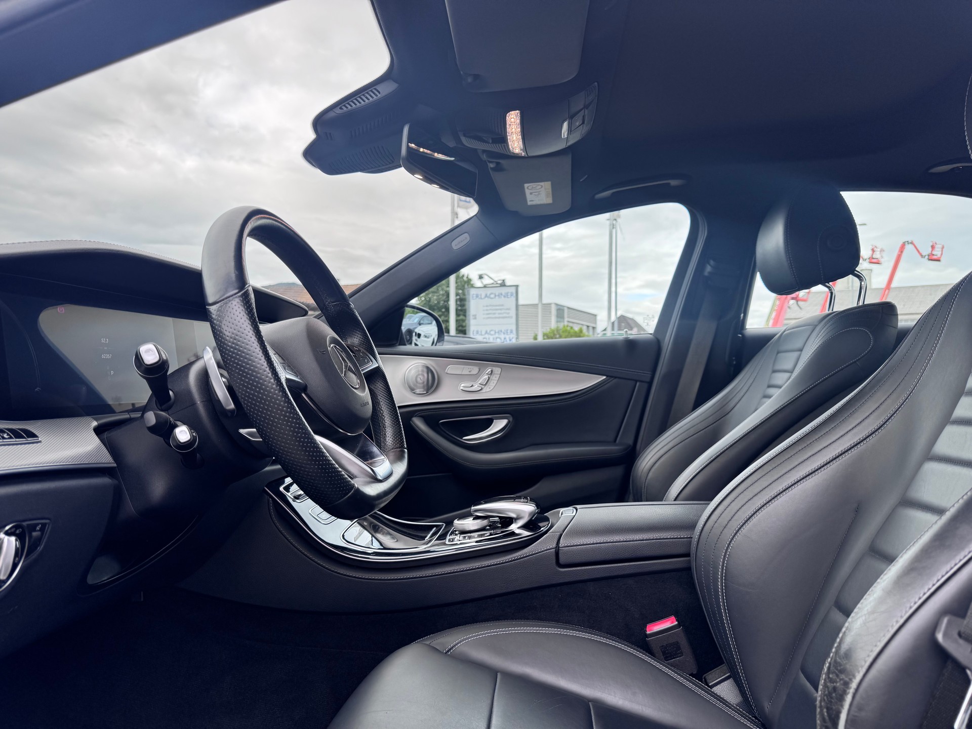 MERCEDES-BENZ E 400 AMG Line 4Matic 9G-Tronic-image-15