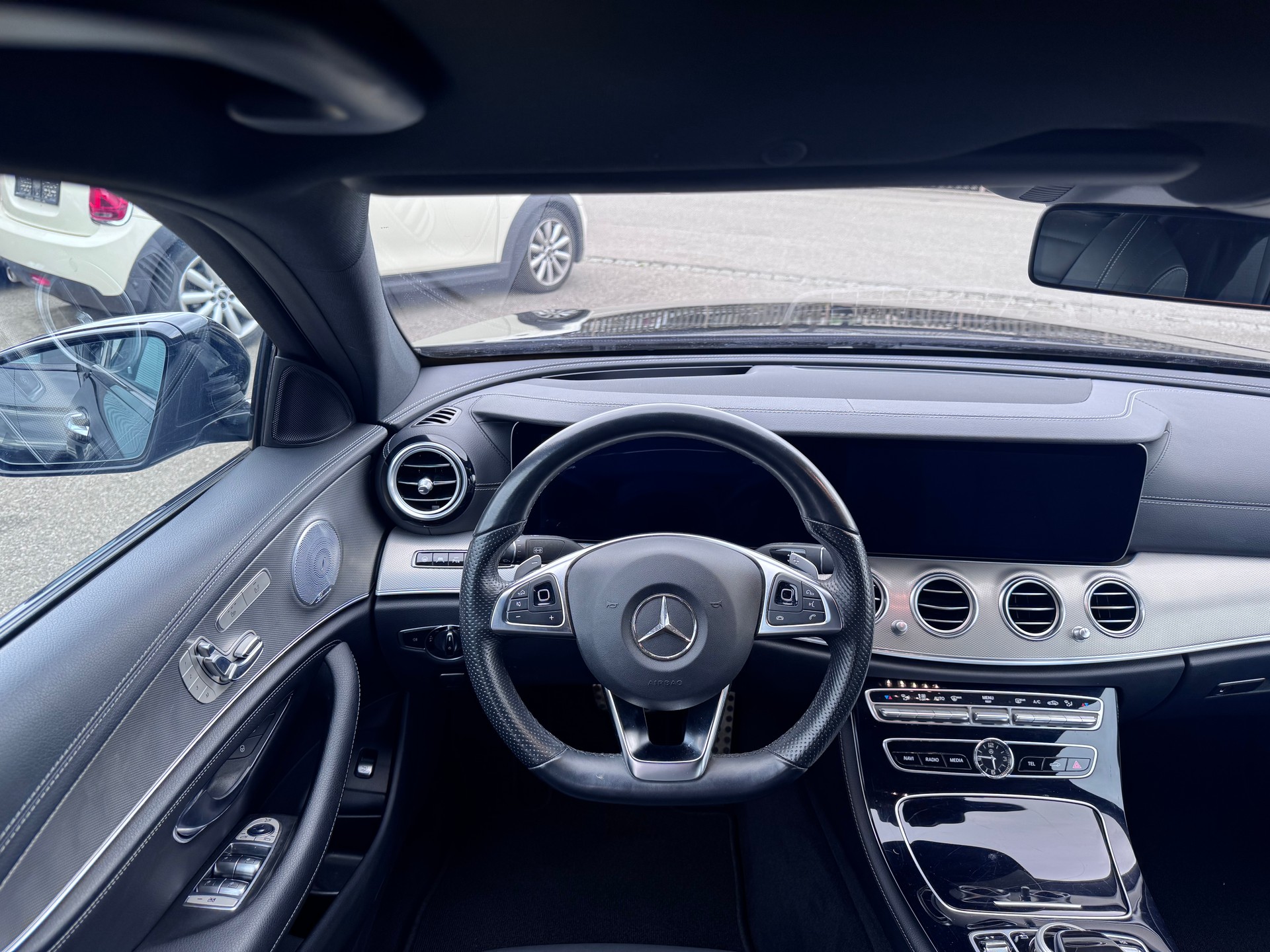MERCEDES-BENZ E 400 AMG Line 4Matic 9G-Tronic-image-11