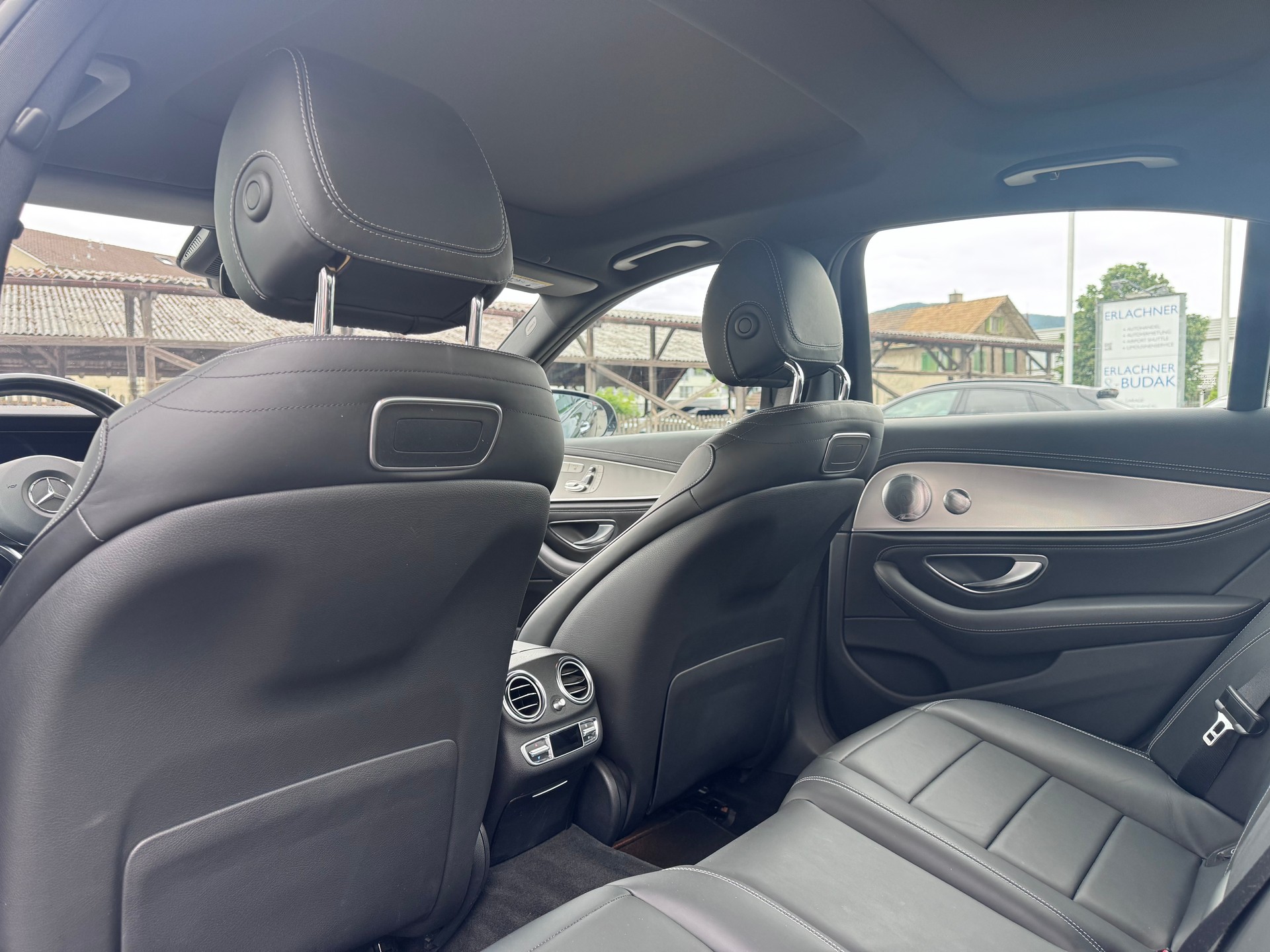 MERCEDES-BENZ E 400 AMG Line 4Matic 9G-Tronic-image-8