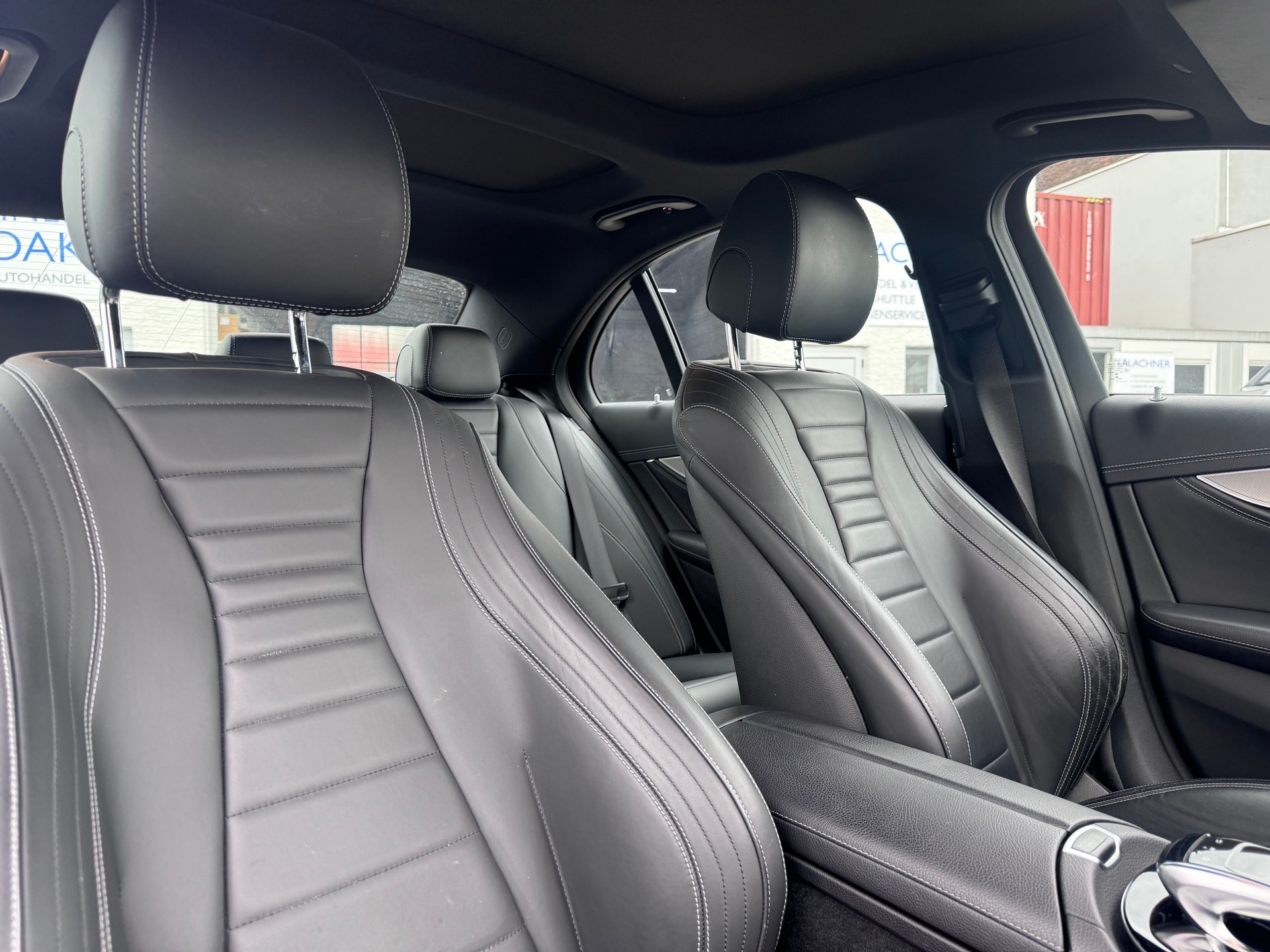 MERCEDES-BENZ E 400 AMG Line 4Matic 9G-Tronic-image-17