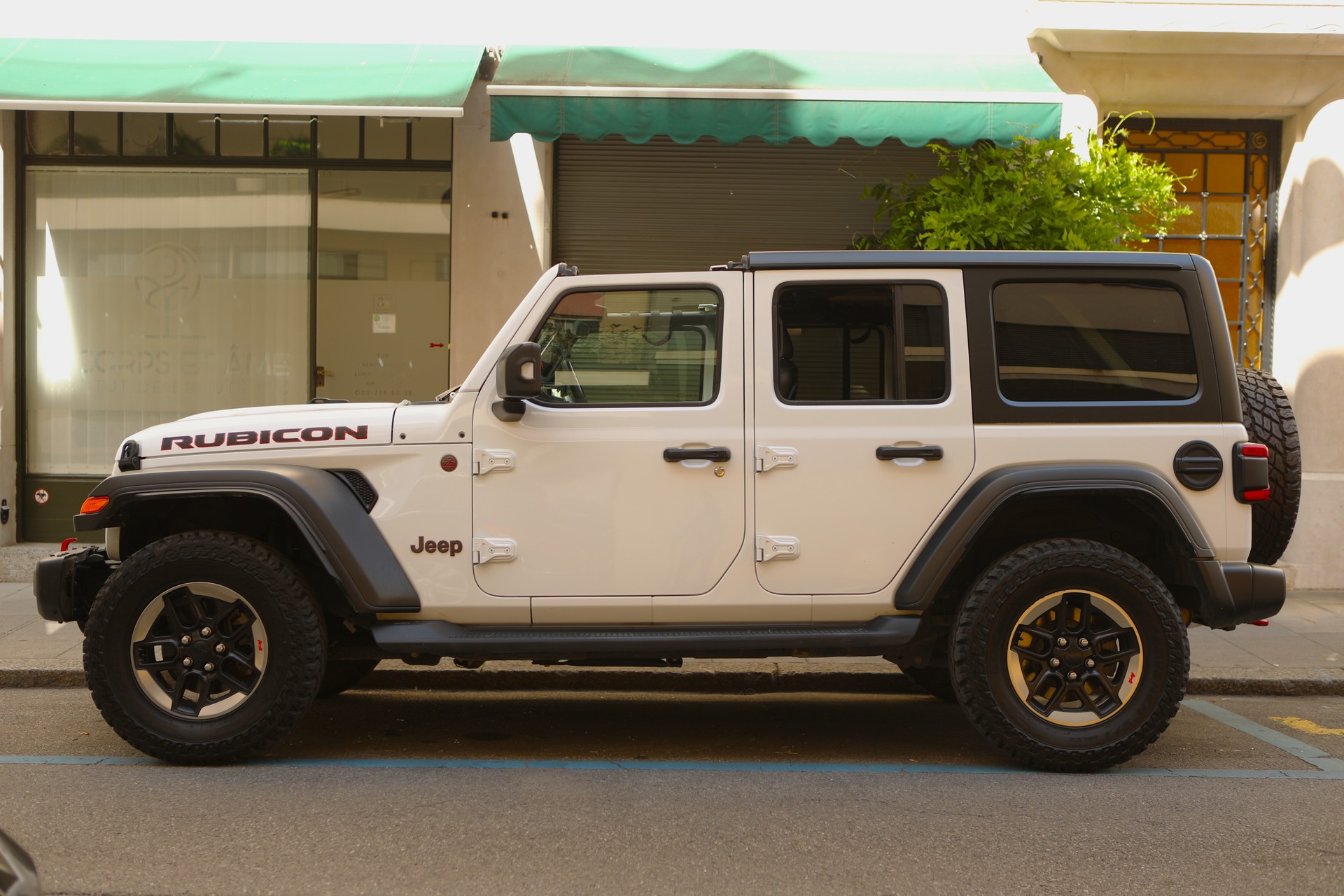 JEEP Wrangler 2.0 Unlimited Rubicon Automatic TRAIL RATED - Soft / Hard Top-image-2