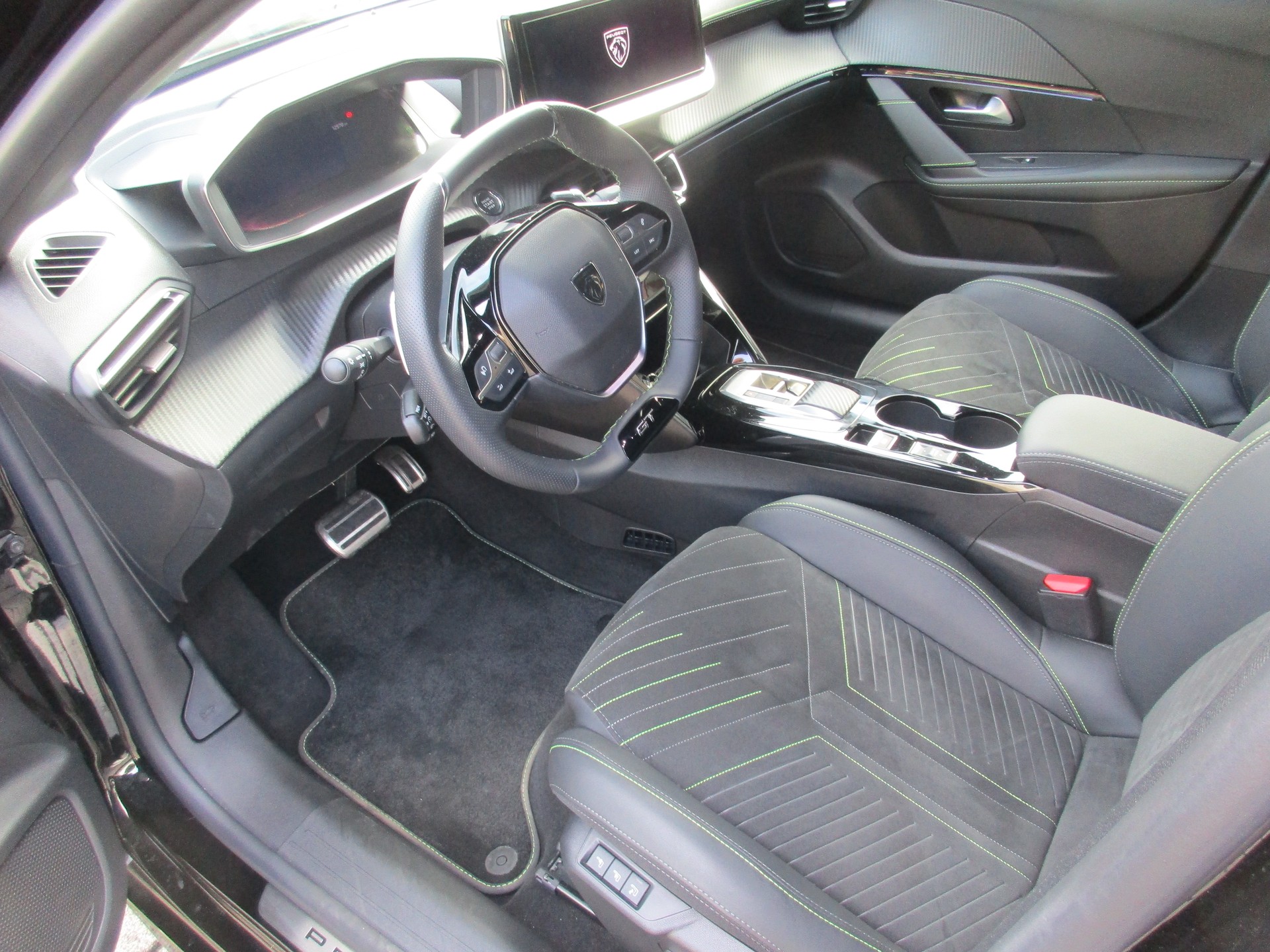 PEUGEOT 208 1.2 MHEV 145 GT-image-6