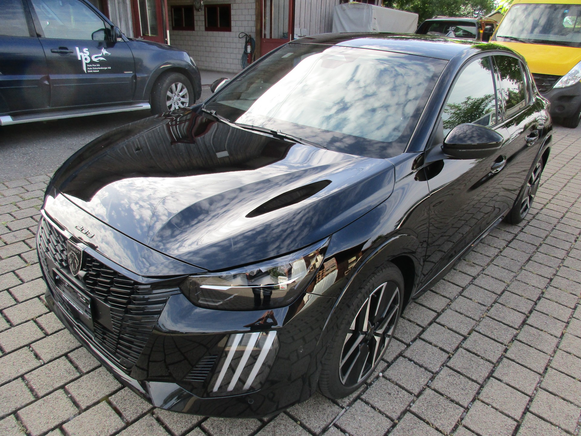 PEUGEOT 208 1.2 MHEV 145 GT-image-0