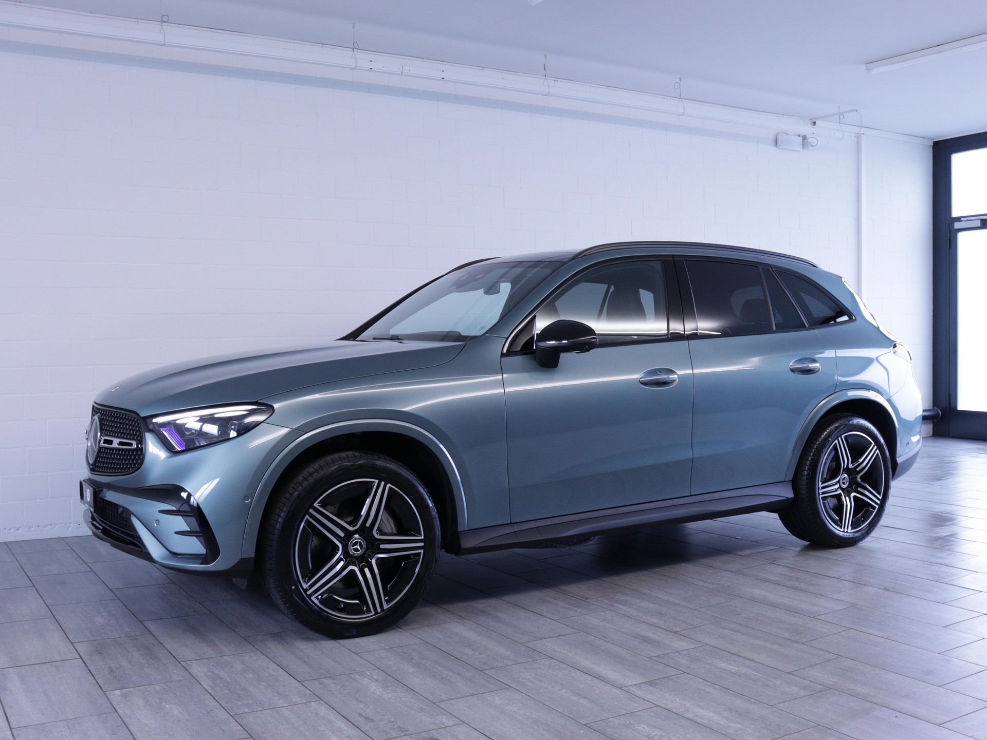 MERCEDES-BENZ GLC 220 d AMG Line 4matic-image-1