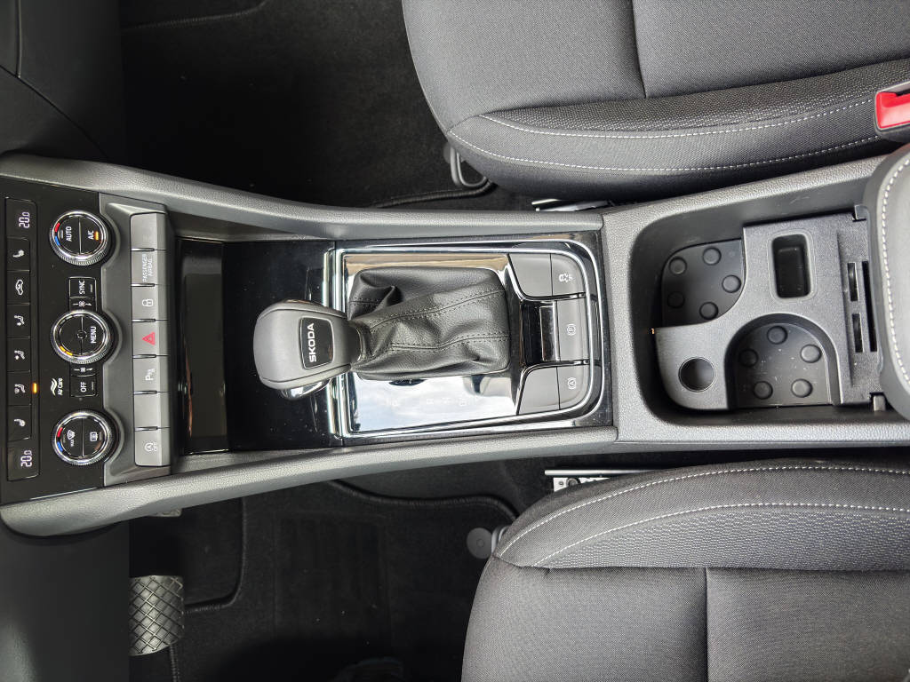 SKODA Karoq 1.5 TSI Selection DSG-image-11