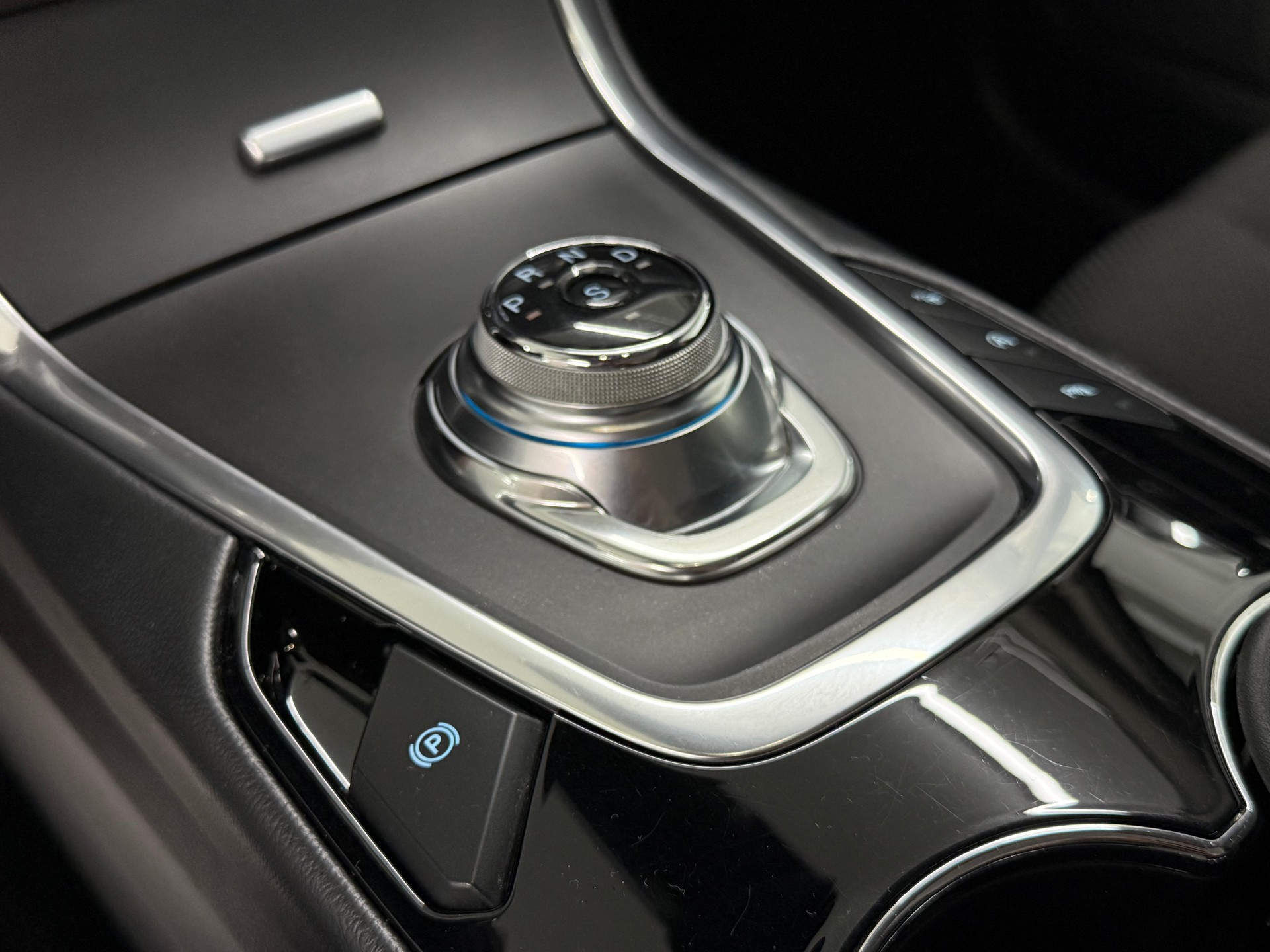 FORD S-Max 2.0 TDCi Titanium 7-Plätzer + AHK-image-19
