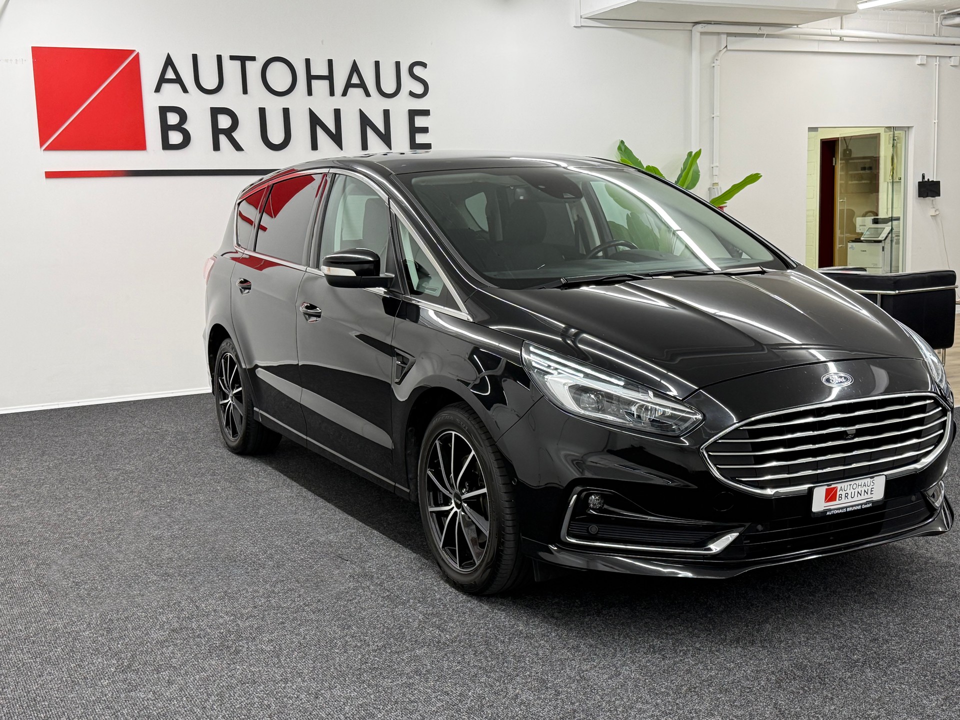 FORD S-Max 2.0 TDCi Titanium 7-Plätzer + AHK-image-2
