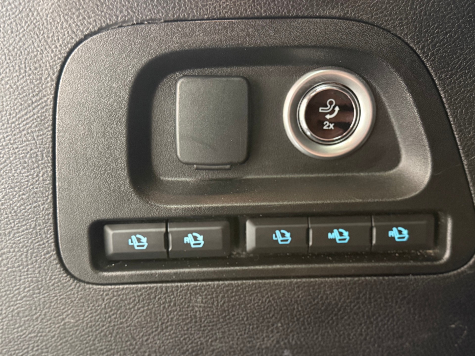 FORD S-Max 2.0 TDCi Titanium 7-Plätzer + AHK-image-26