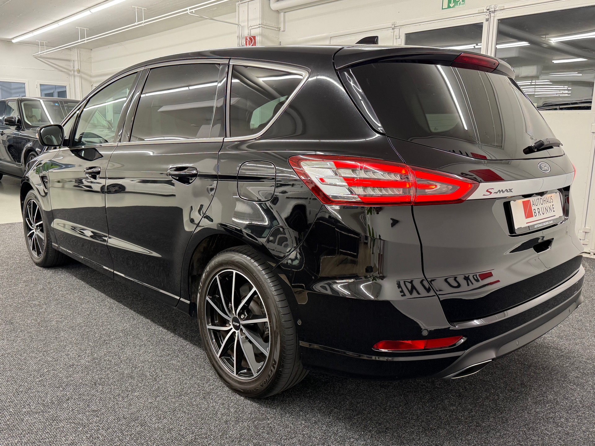 FORD S-Max 2.0 TDCi Titanium 7-Plätzer + AHK-image-5