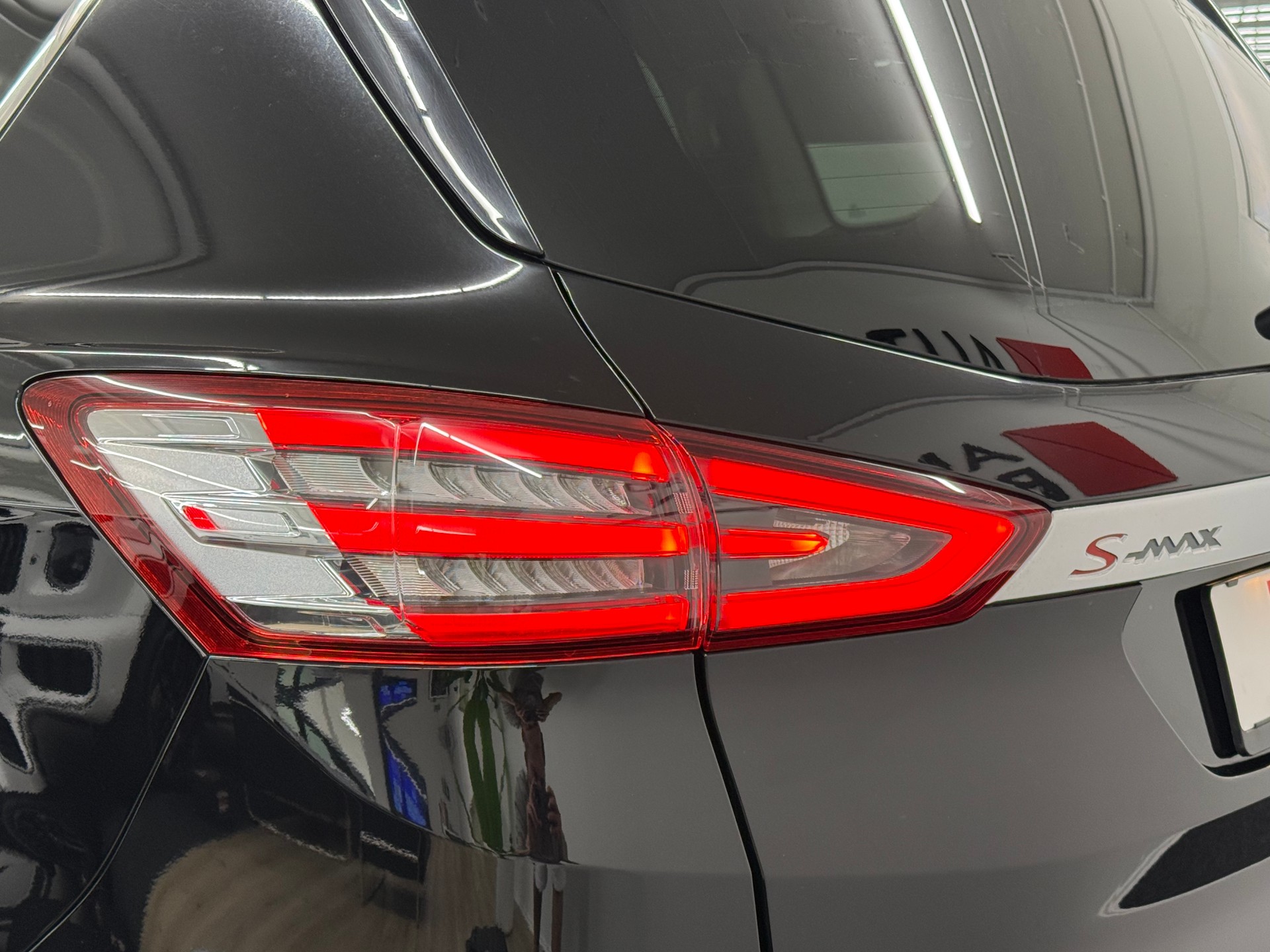 FORD S-Max 2.0 TDCi Titanium 7-Plätzer + AHK-image-11