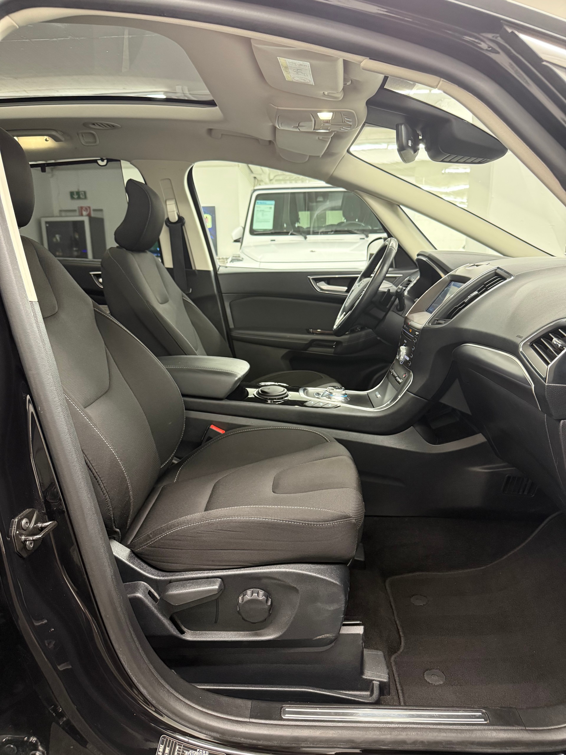 FORD S-Max 2.0 TDCi Titanium 7-Plätzer + AHK-image-24