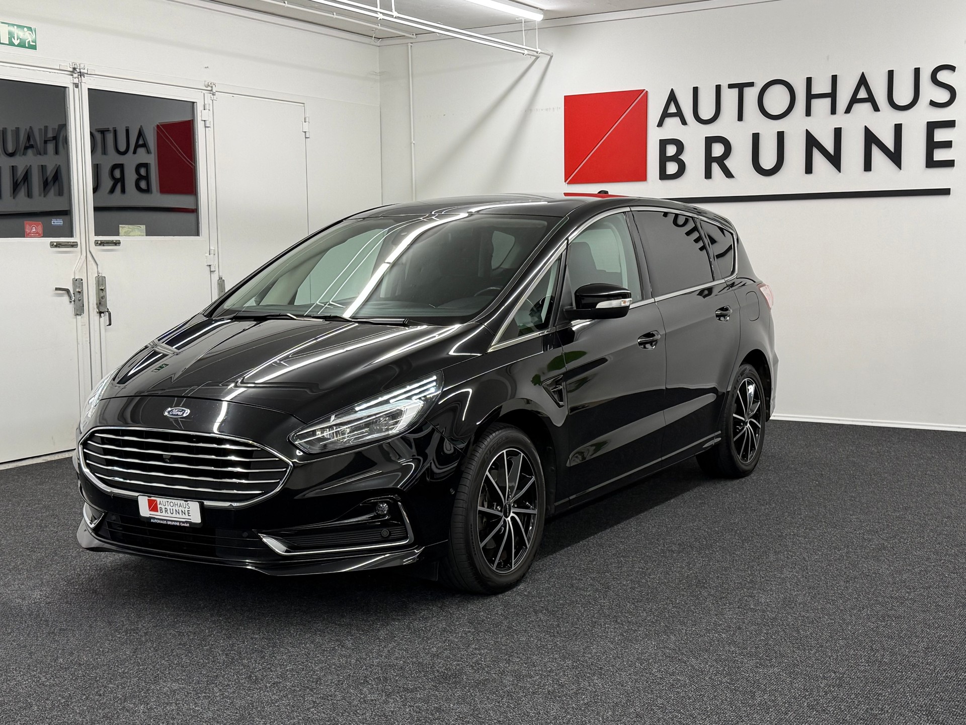 FORD S-Max 2.0 TDCi Titanium 7-Plätzer + AHK-image-0