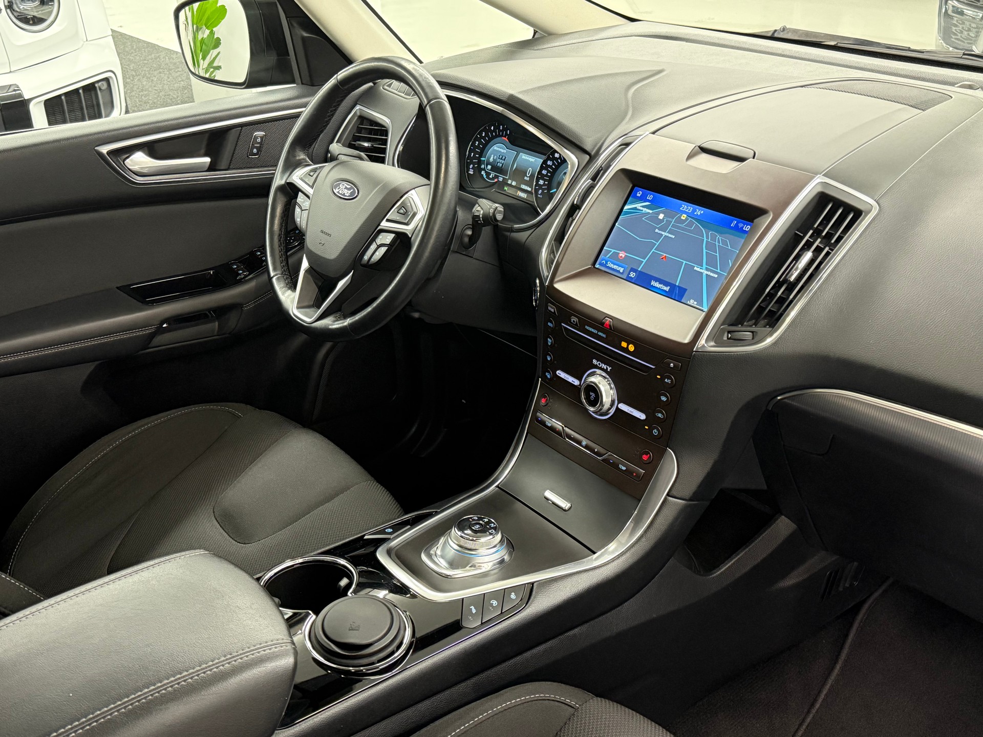 FORD S-Max 2.0 TDCi Titanium 7-Plätzer + AHK-image-16