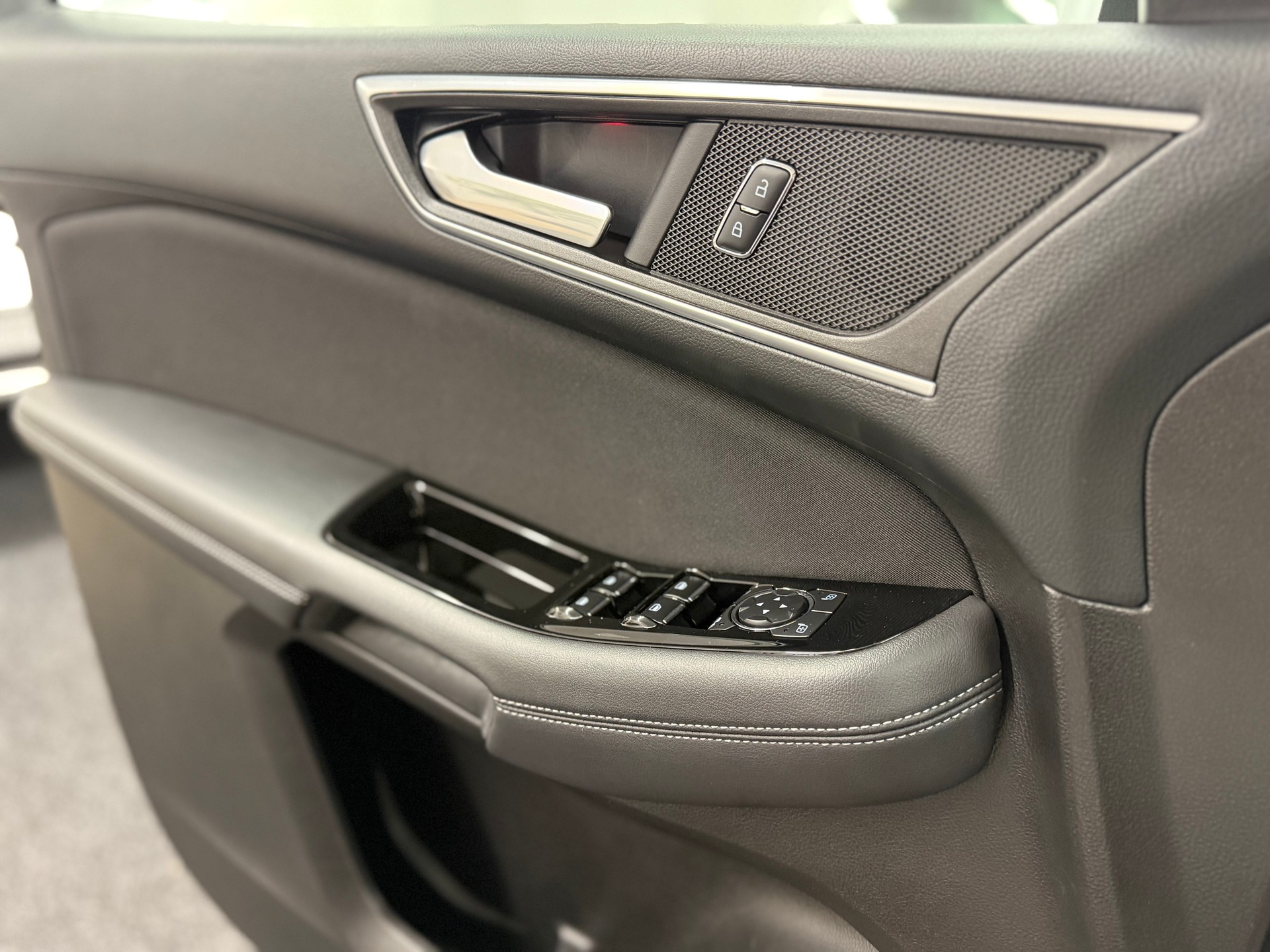 FORD S-Max 2.0 TDCi Titanium 7-Plätzer + AHK-image-27