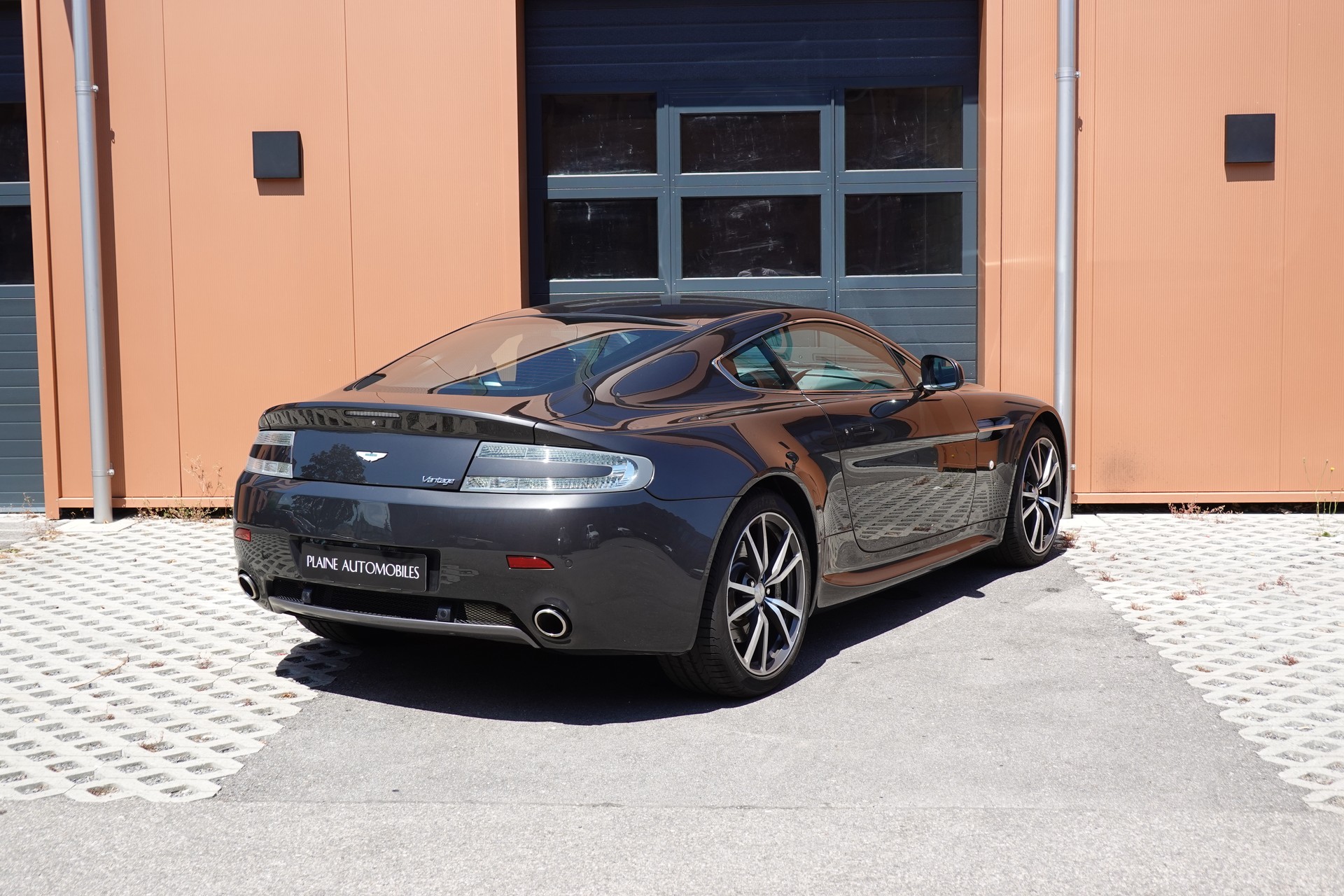 ASTON MARTIN V8 Vantage 4.7 Sportshift * Sièges Lightweight Carbone avec memoire * Phares xenon * Son Premium * Tempomat *-image-7