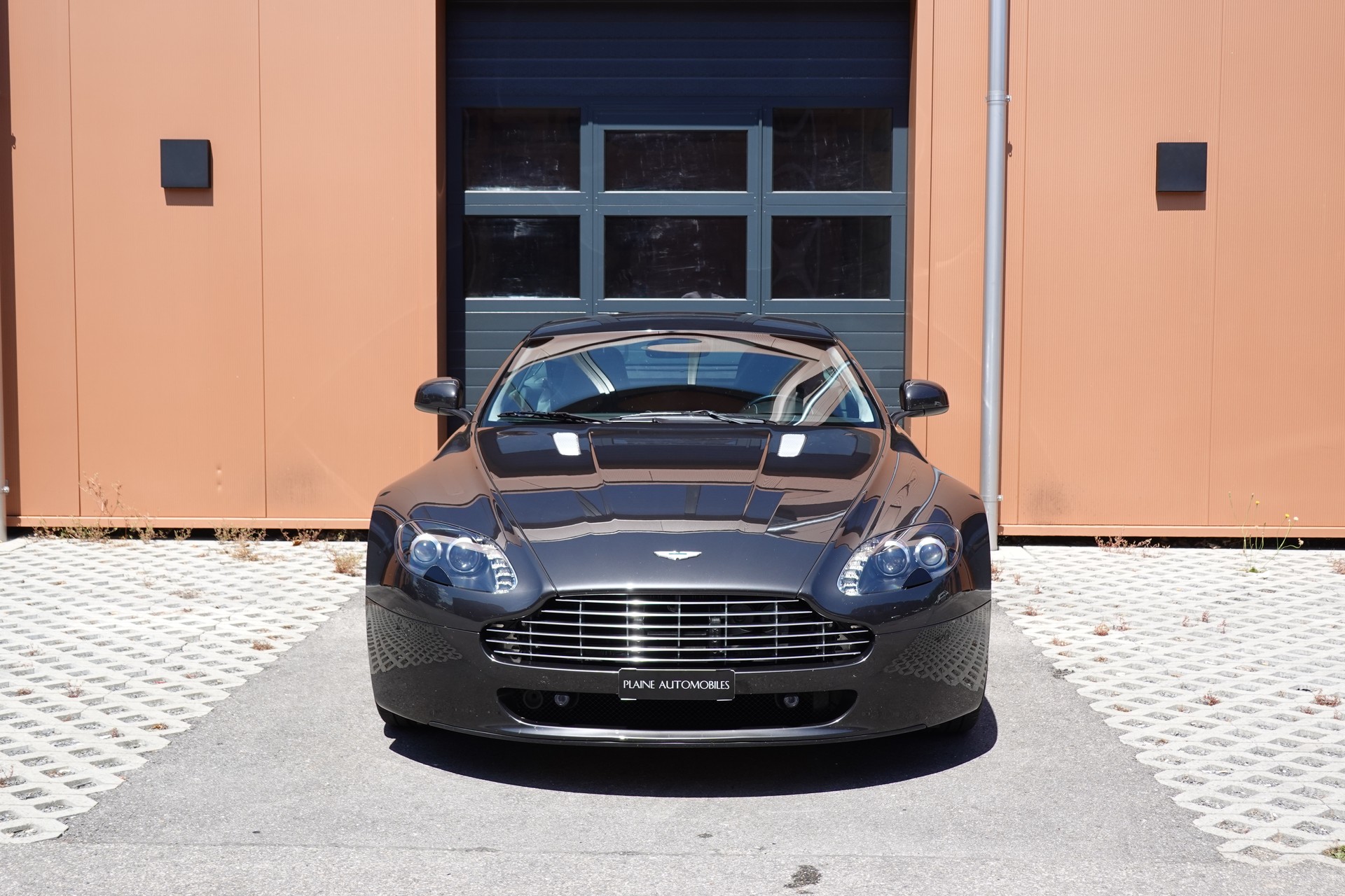 ASTON MARTIN V8 Vantage 4.7 Sportshift * Sièges Lightweight Carbone avec memoire * Phares xenon * Son Premium * Tempomat *-image-1