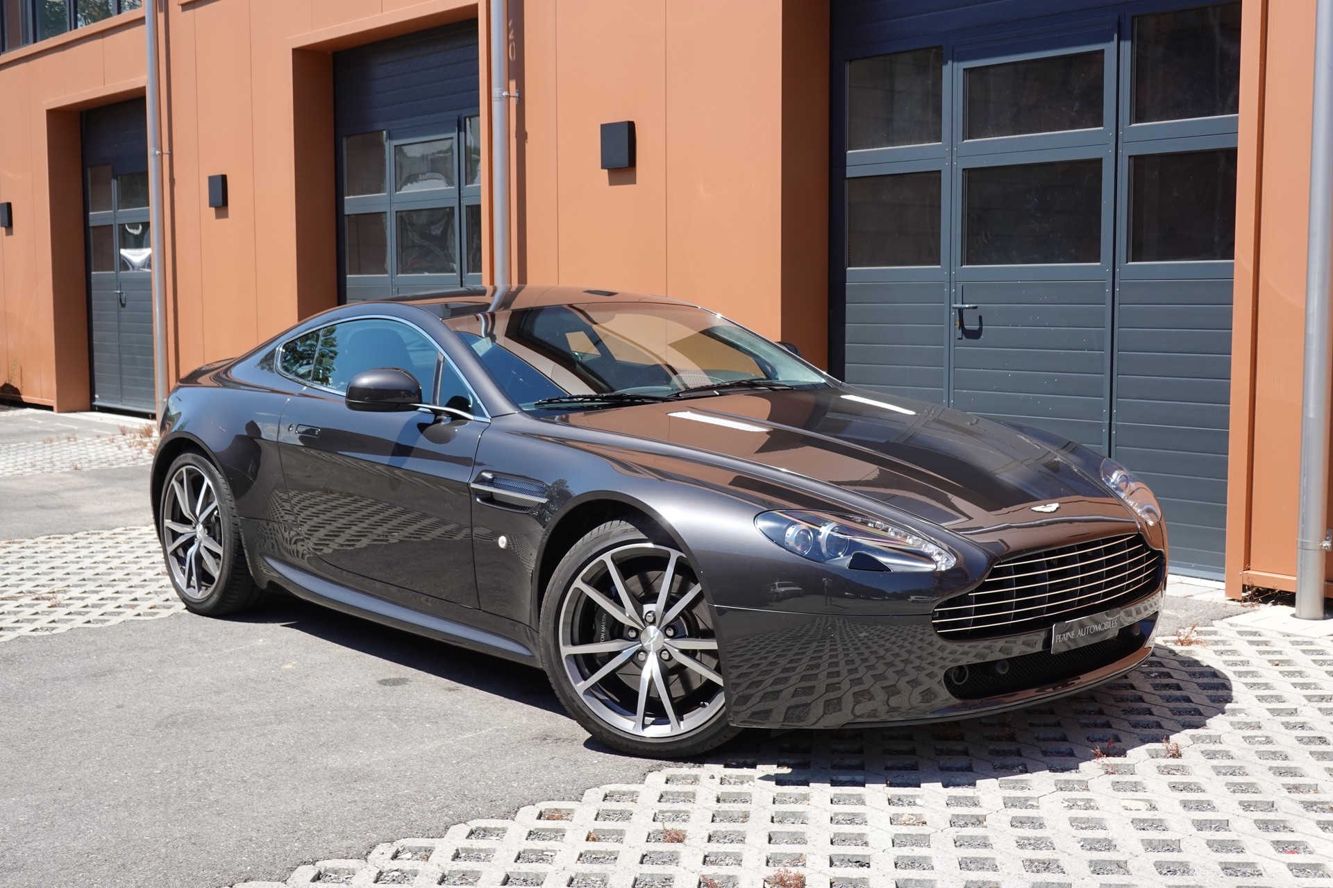 ASTON MARTIN V8 Vantage 4.7 Sportshift * Sièges Lightweight Carbone avec memoire * Phares xenon * Son Premium * Tempomat *-image-5