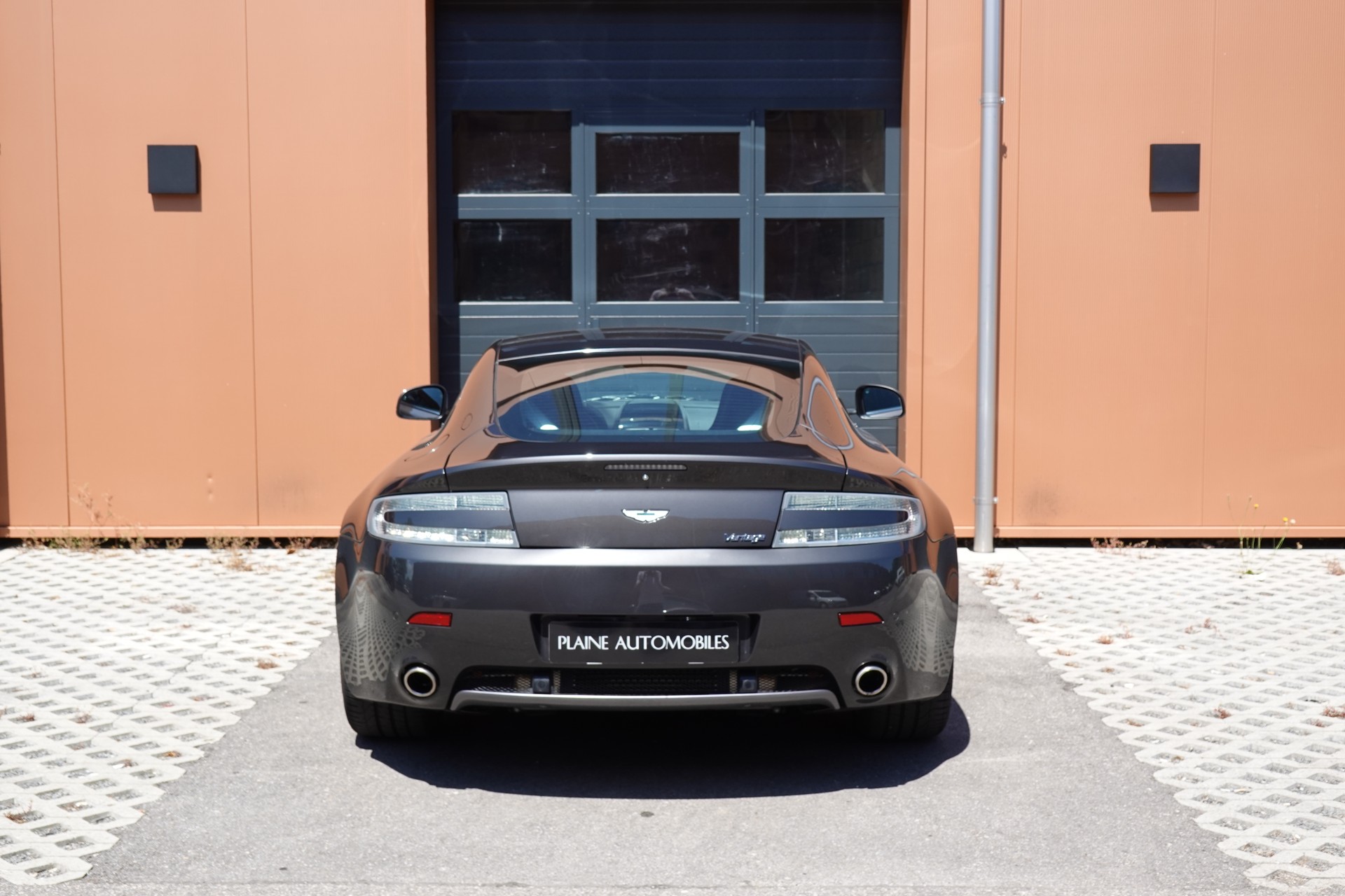 ASTON MARTIN V8 Vantage 4.7 Sportshift * Sièges Lightweight Carbone avec memoire * Phares xenon * Son Premium * Tempomat *-image-8