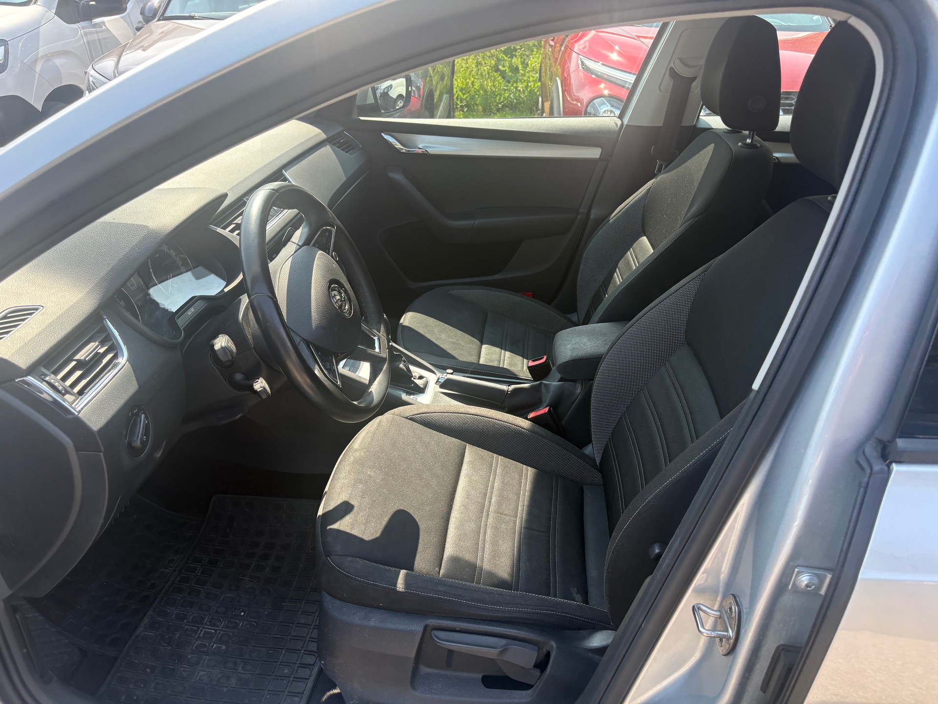 SKODA Octavia Combi 2.0 TDI Ambition 4x4 DSG-image-6