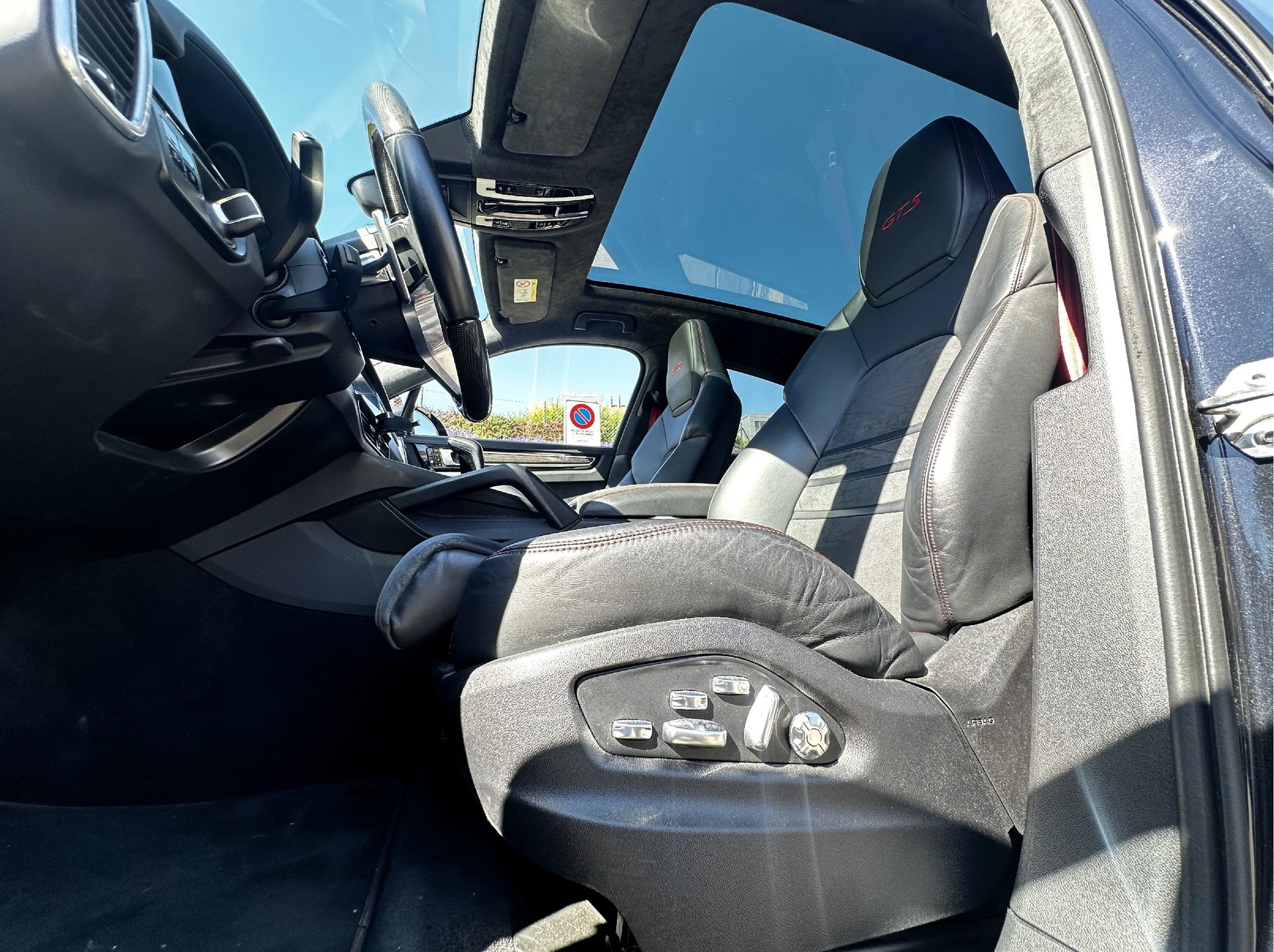 PORSCHE Cayenne GTS Coupé-image-7