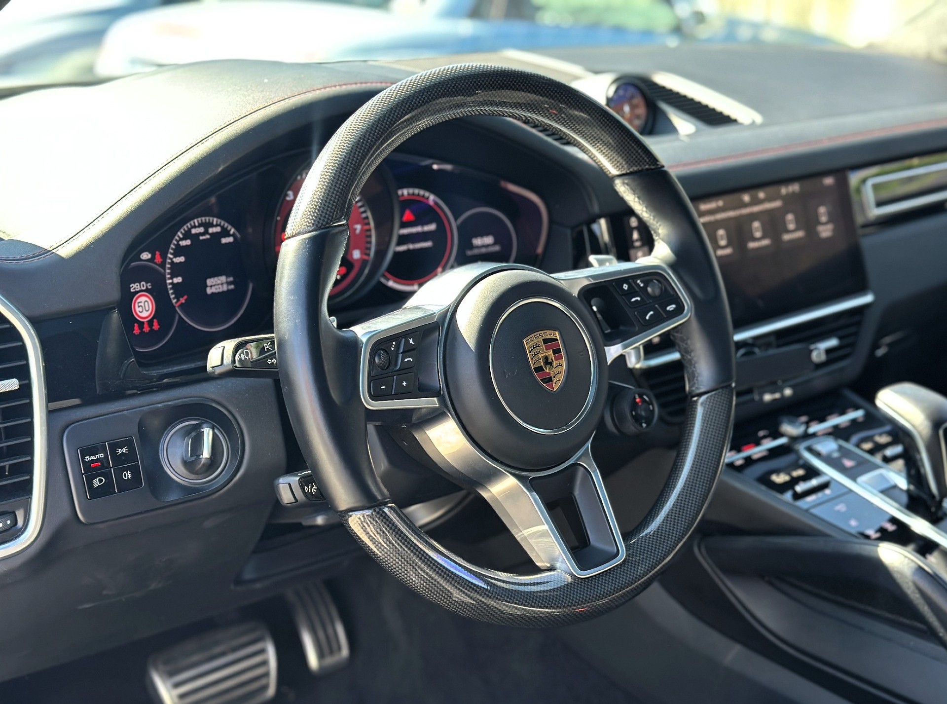 PORSCHE Cayenne GTS Coupé-image-5