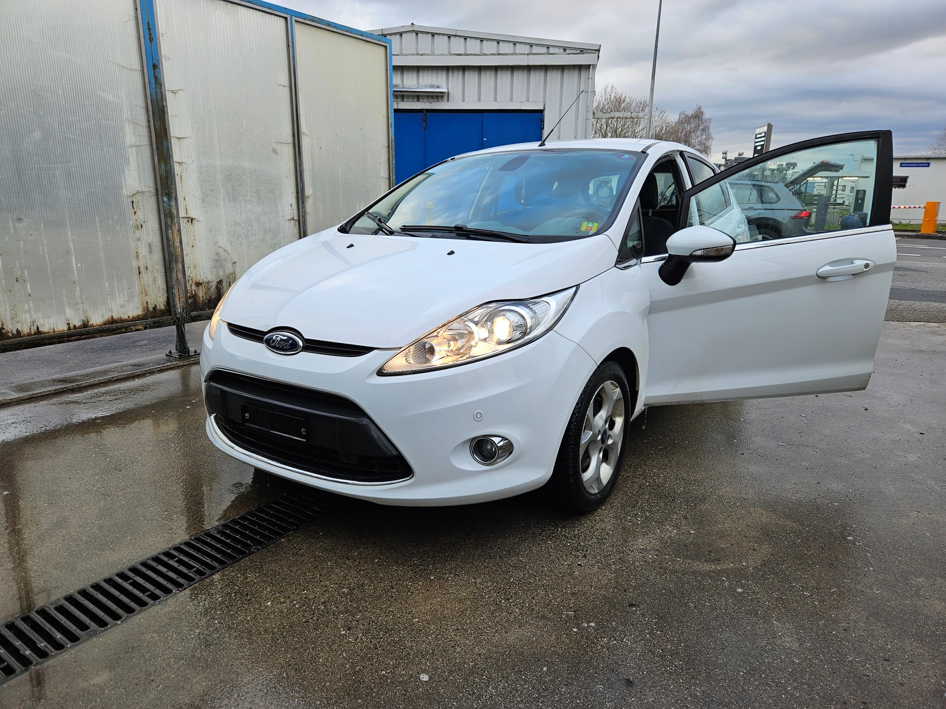 FORD 1.4 16V Titanium-image-0