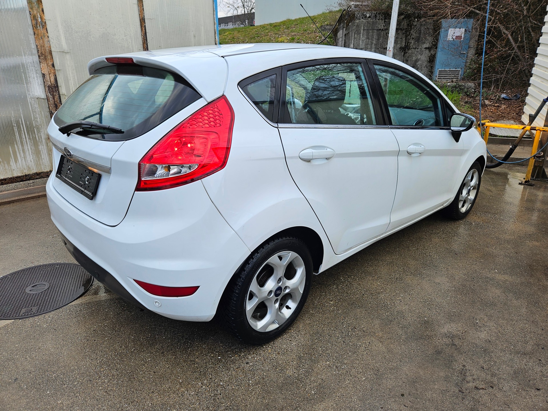 FORD 1.4 16V Titanium-image-2