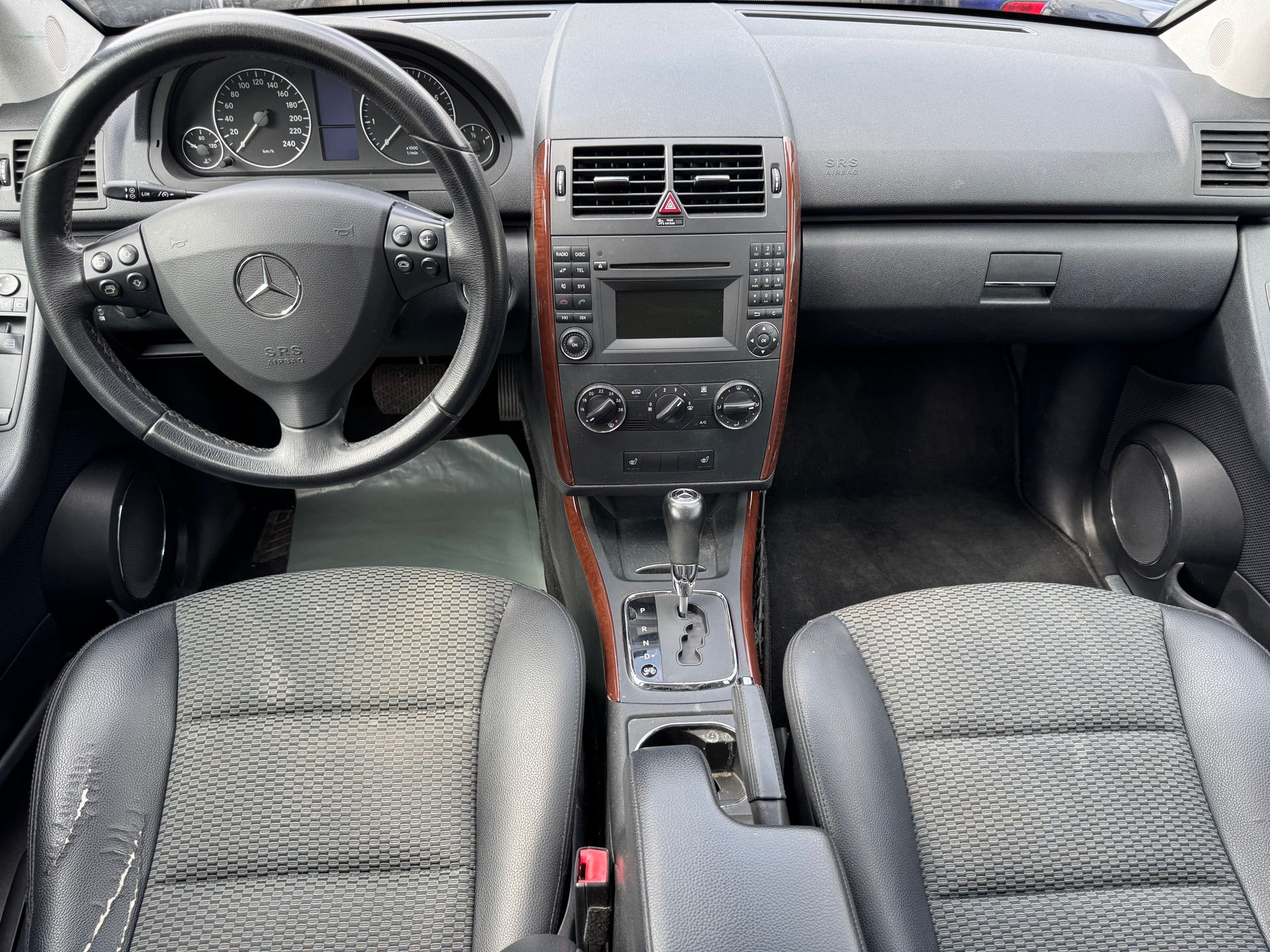 MERCEDES-BENZ A 170 Elégance Edition A-image-11