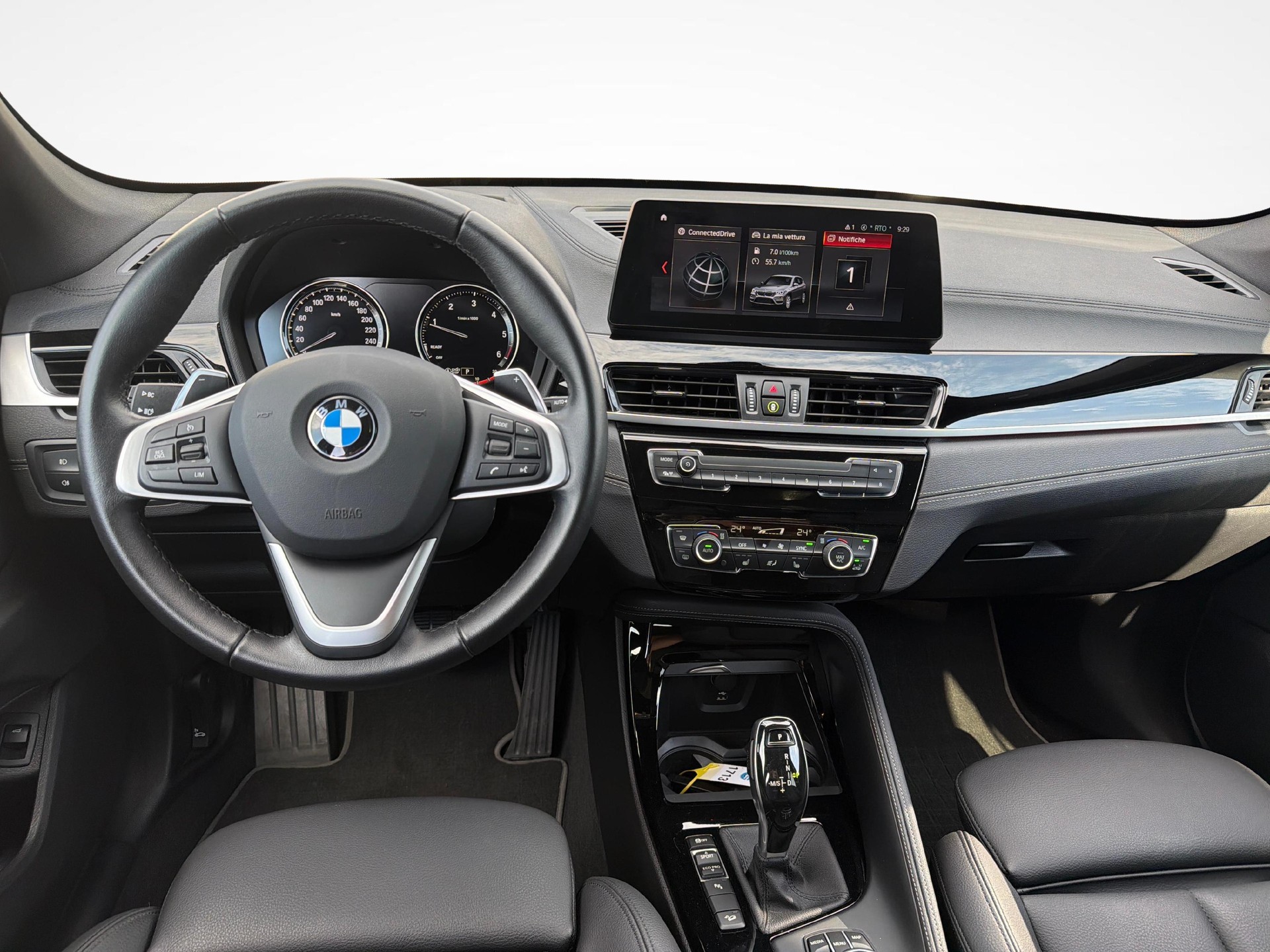 BMW X1 18d xDrive SAG-image-13