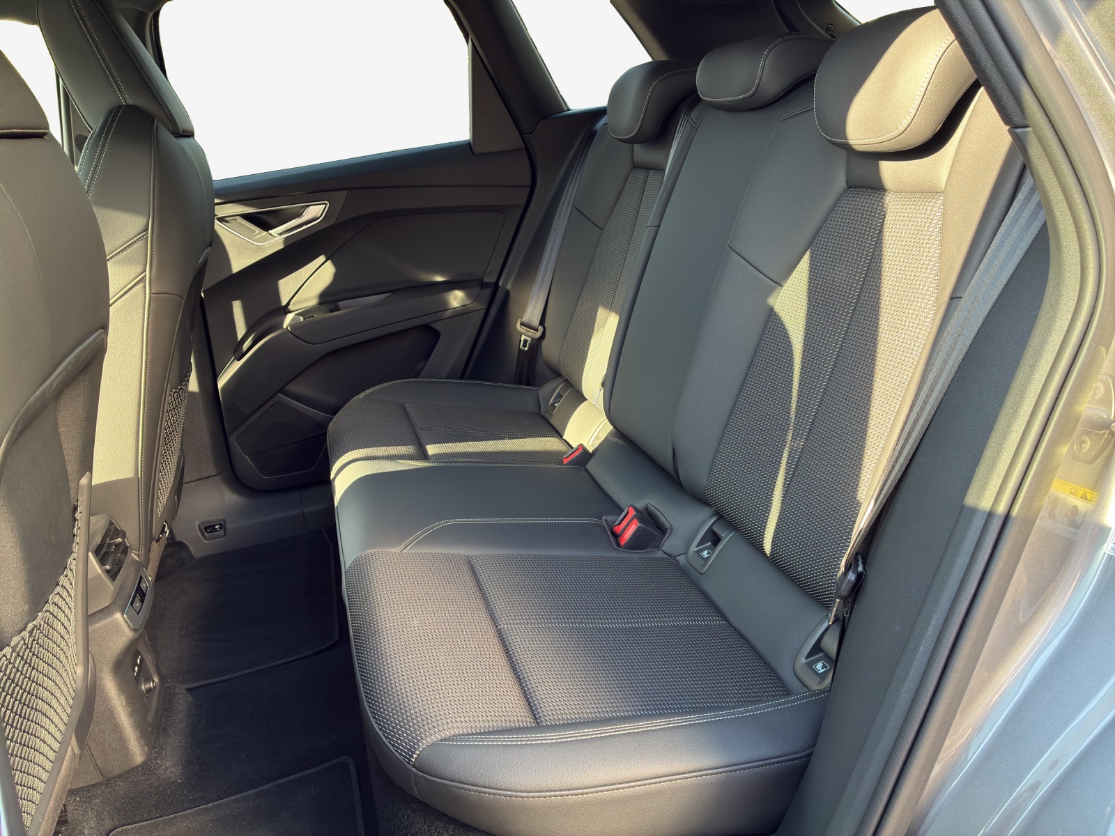 AUDI Q4 e-tron 50 quattro-image-11