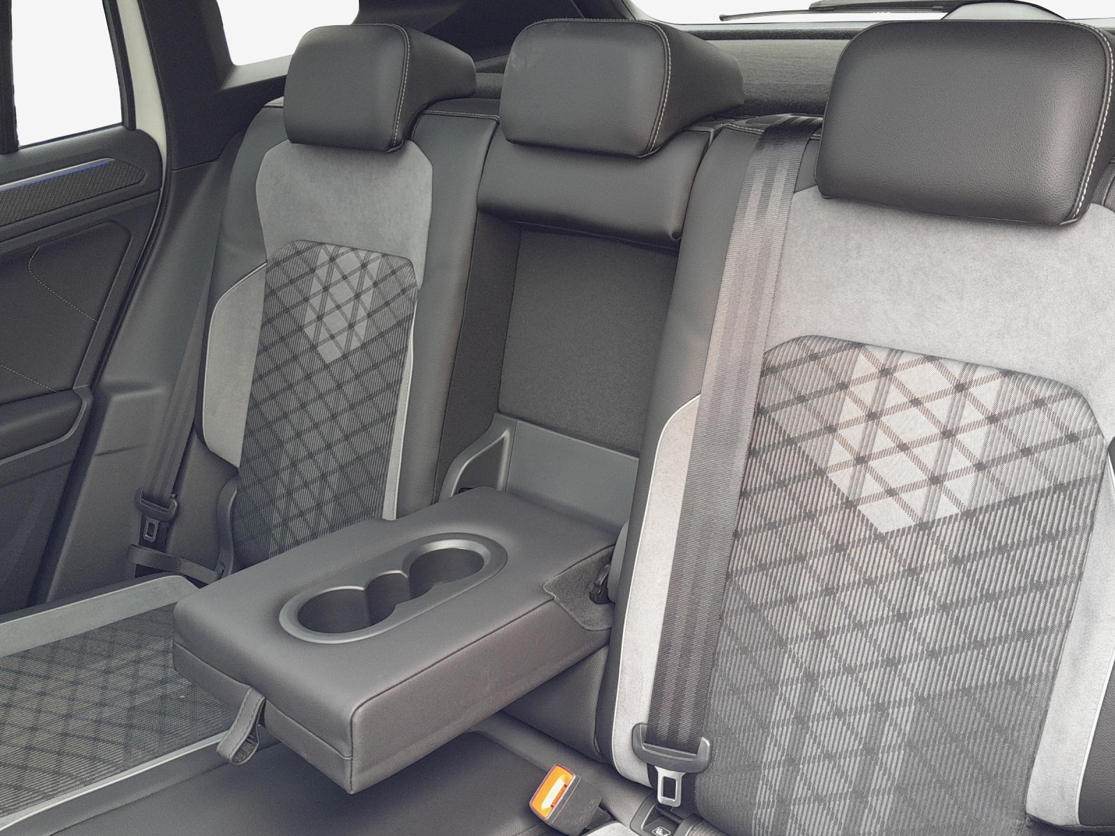 VW Tiguan 2.0TSI R-Line 4Motion DSG-image-11