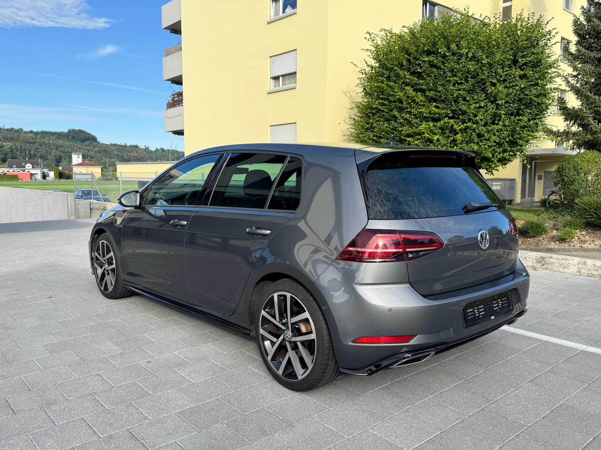 VW Golf 1.5 TSI R-Line DSG-image-2