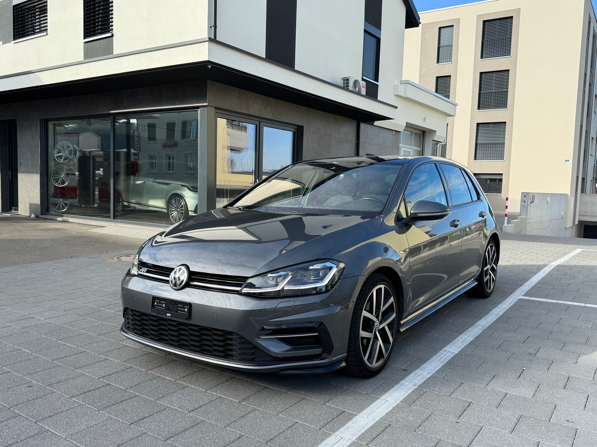 VW Golf 1.5 TSI R-Line DSG-image-0
