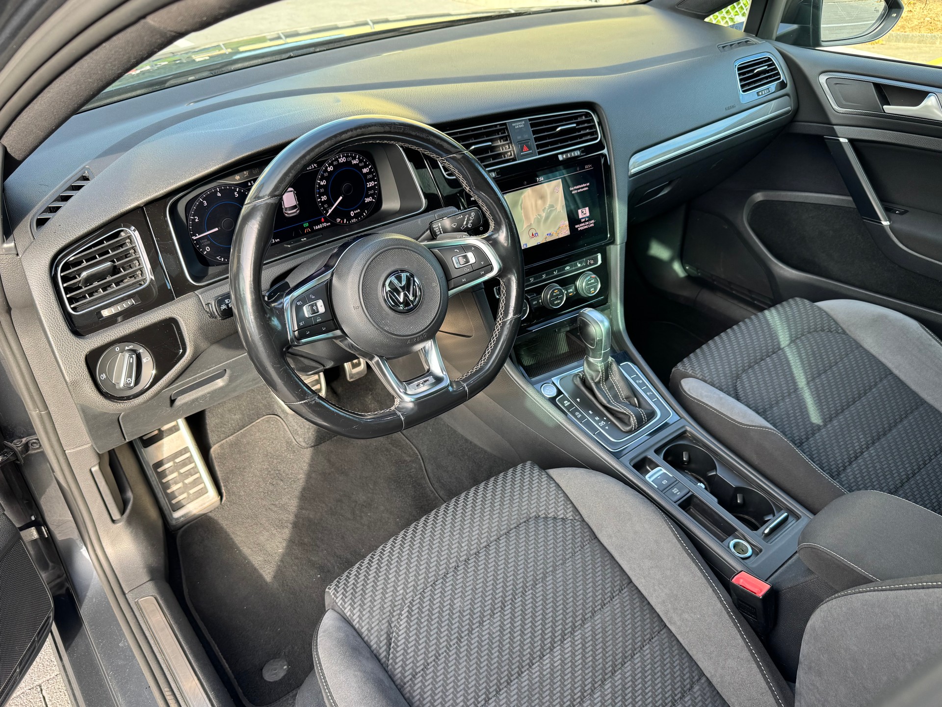 VW Golf 1.5 TSI R-Line DSG-image-8