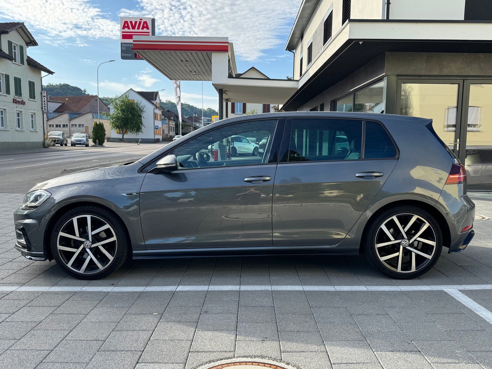 VW Golf 1.5 TSI R-Line DSG-image-1