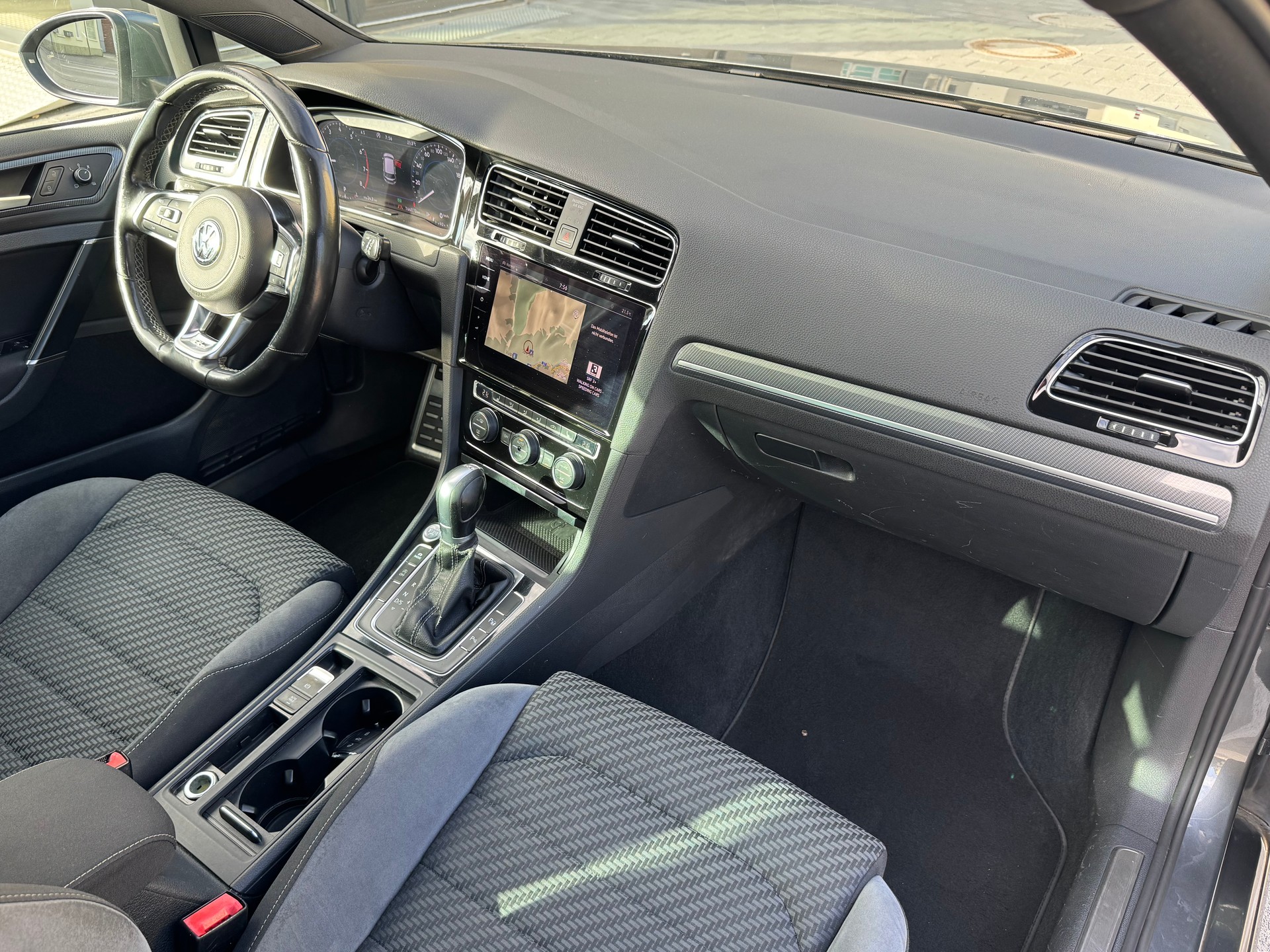 VW Golf 1.5 TSI R-Line DSG-image-11