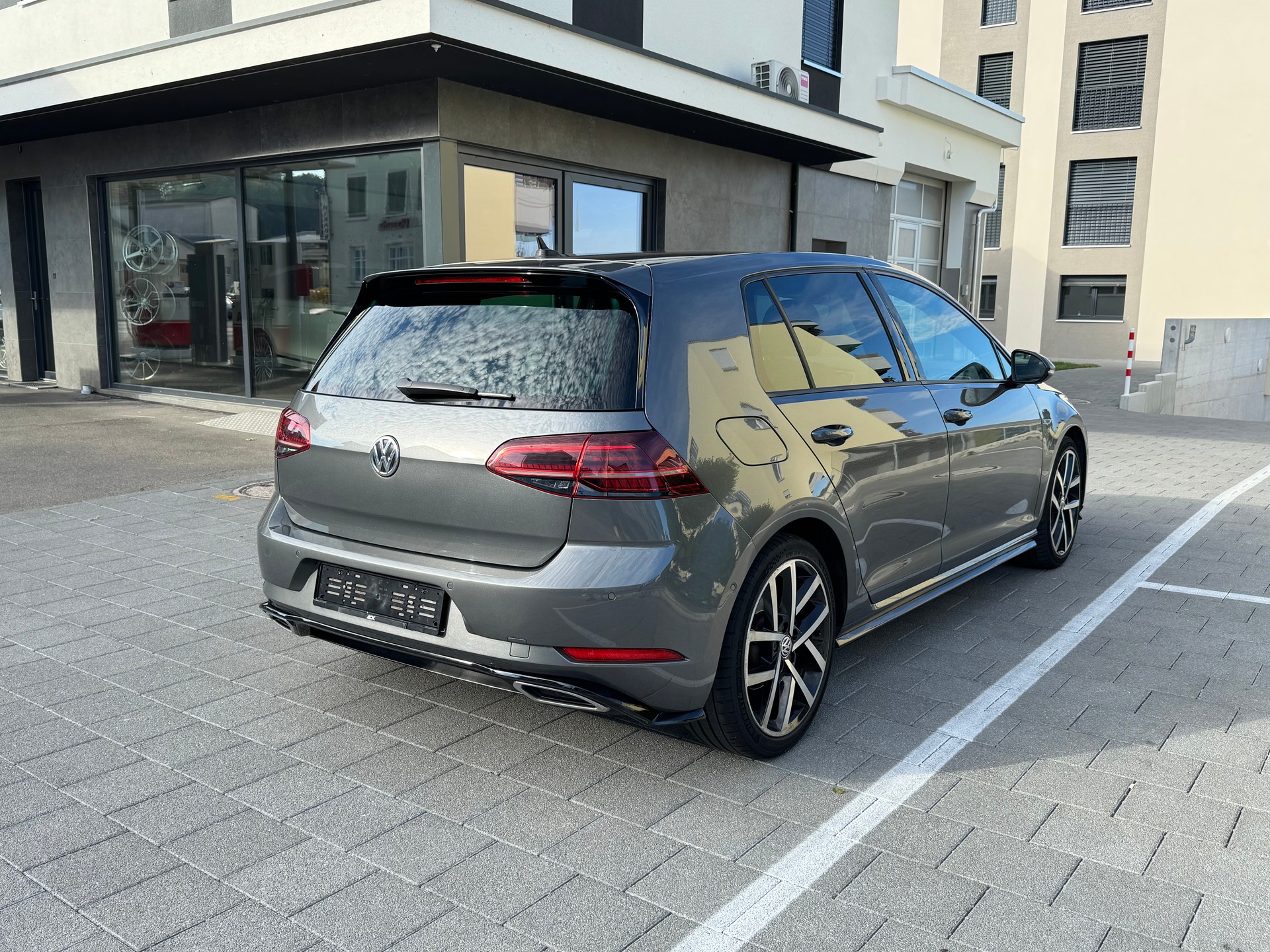 VW Golf 1.5 TSI R-Line DSG-image-4