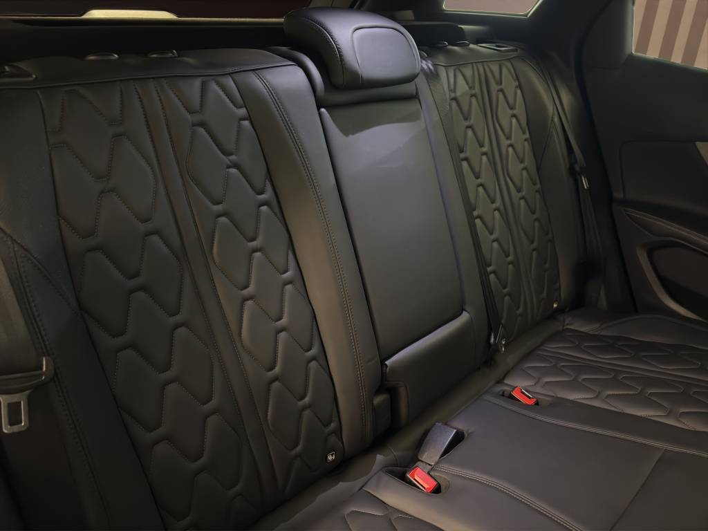 PEUGEOT 3008 225e Hybrid2 GT EAT8-image-8