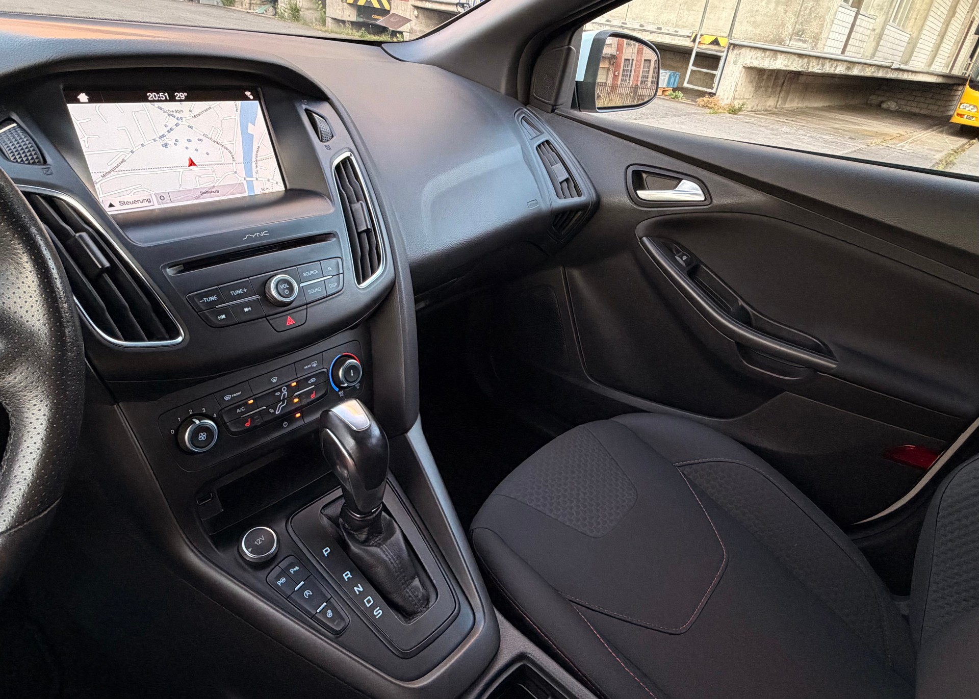 FORD Focus 1.0 SCTi ST Line Automatic-image-7