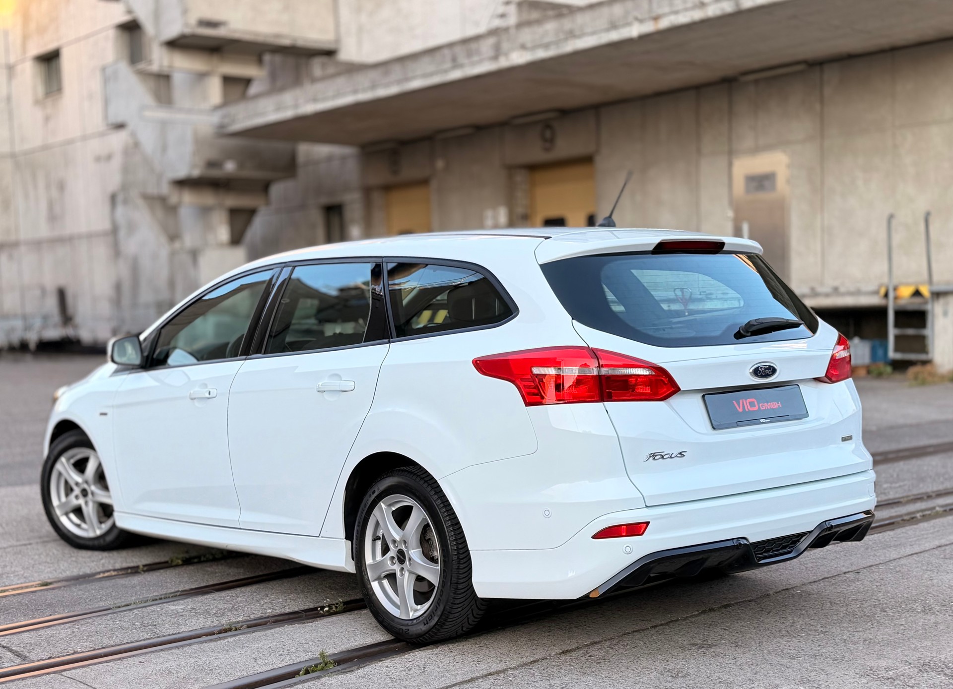 FORD Focus 1.0 SCTi ST Line Automatic-image-2