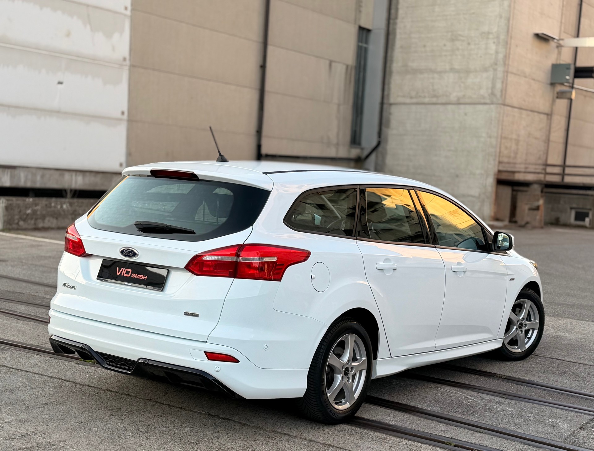 FORD Focus 1.0 SCTi ST Line Automatic-image-3