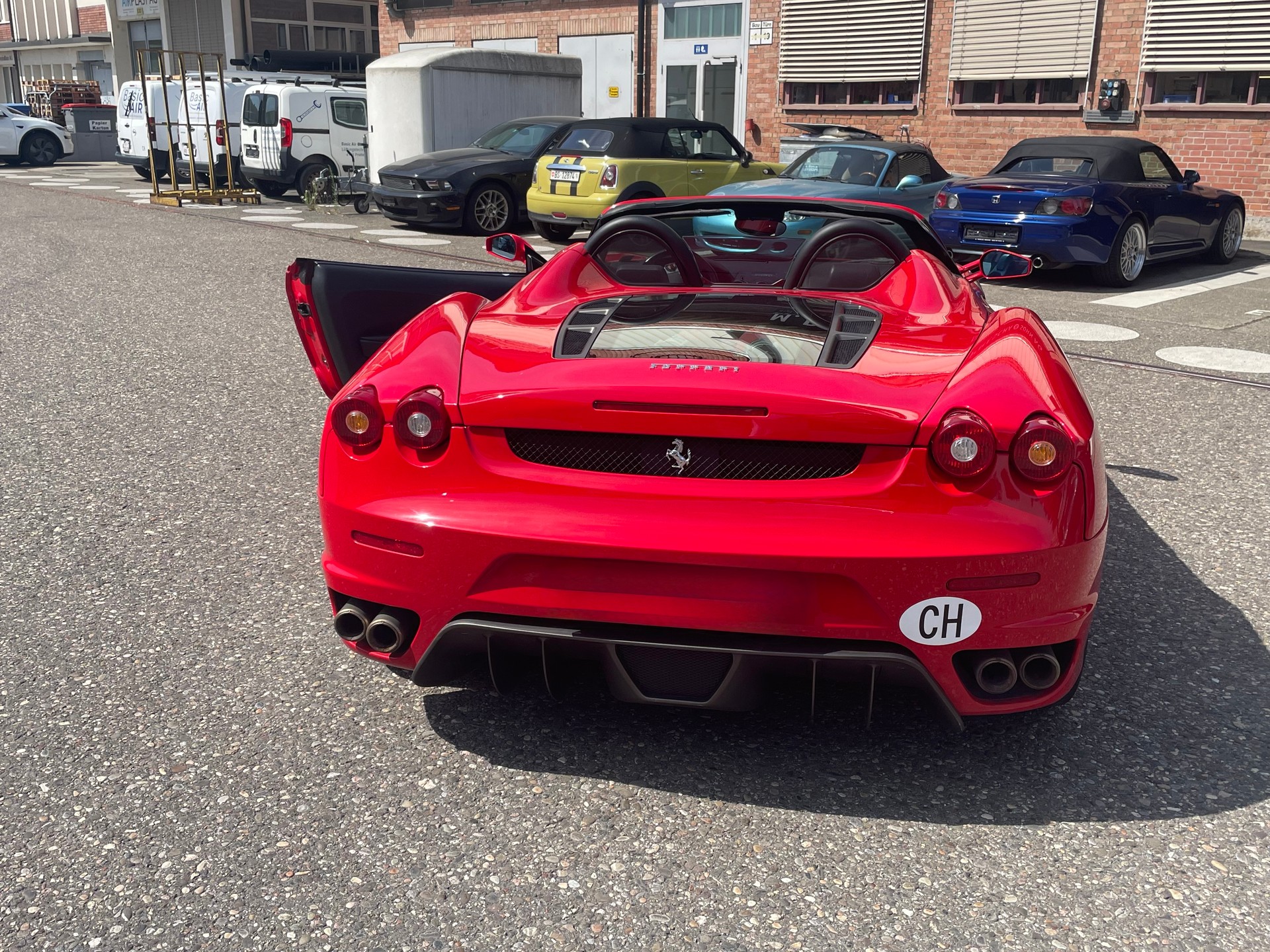 FERRARI 4.3-image-2