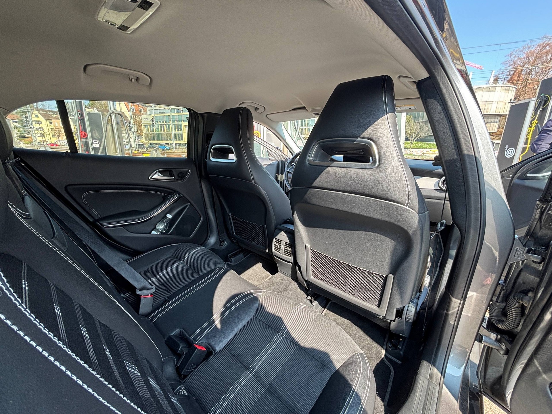 MERCEDES-BENZ GLA 200 Night Star-image-4