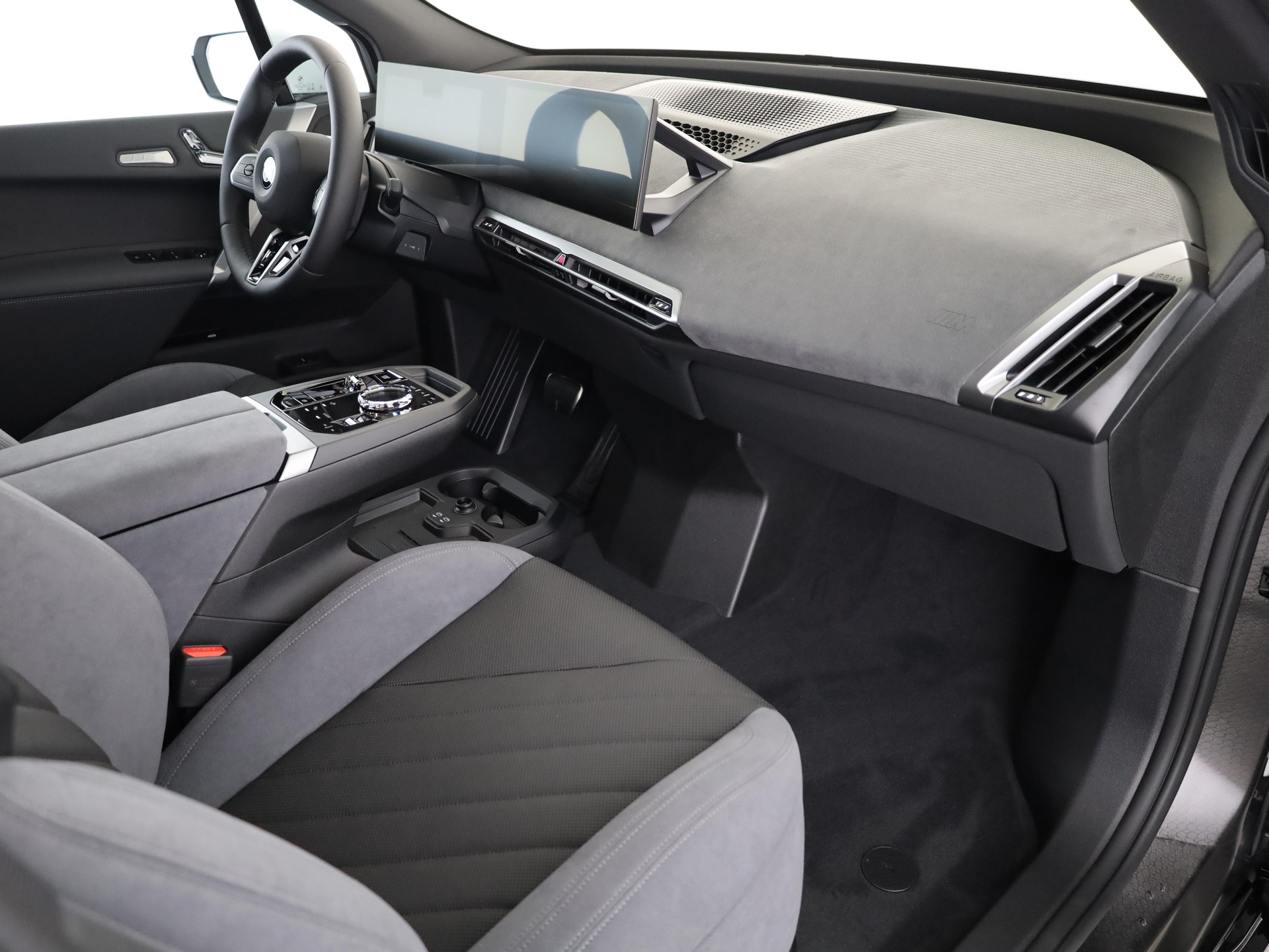 BMW iX xDrive60-image-16