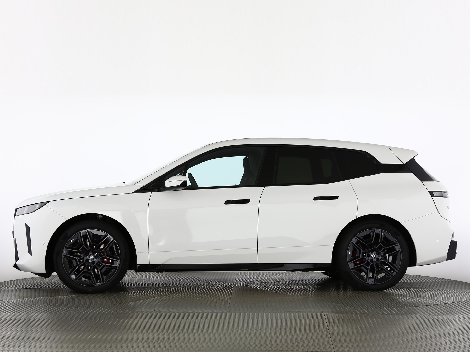 BMW iX xDrive60-image-2