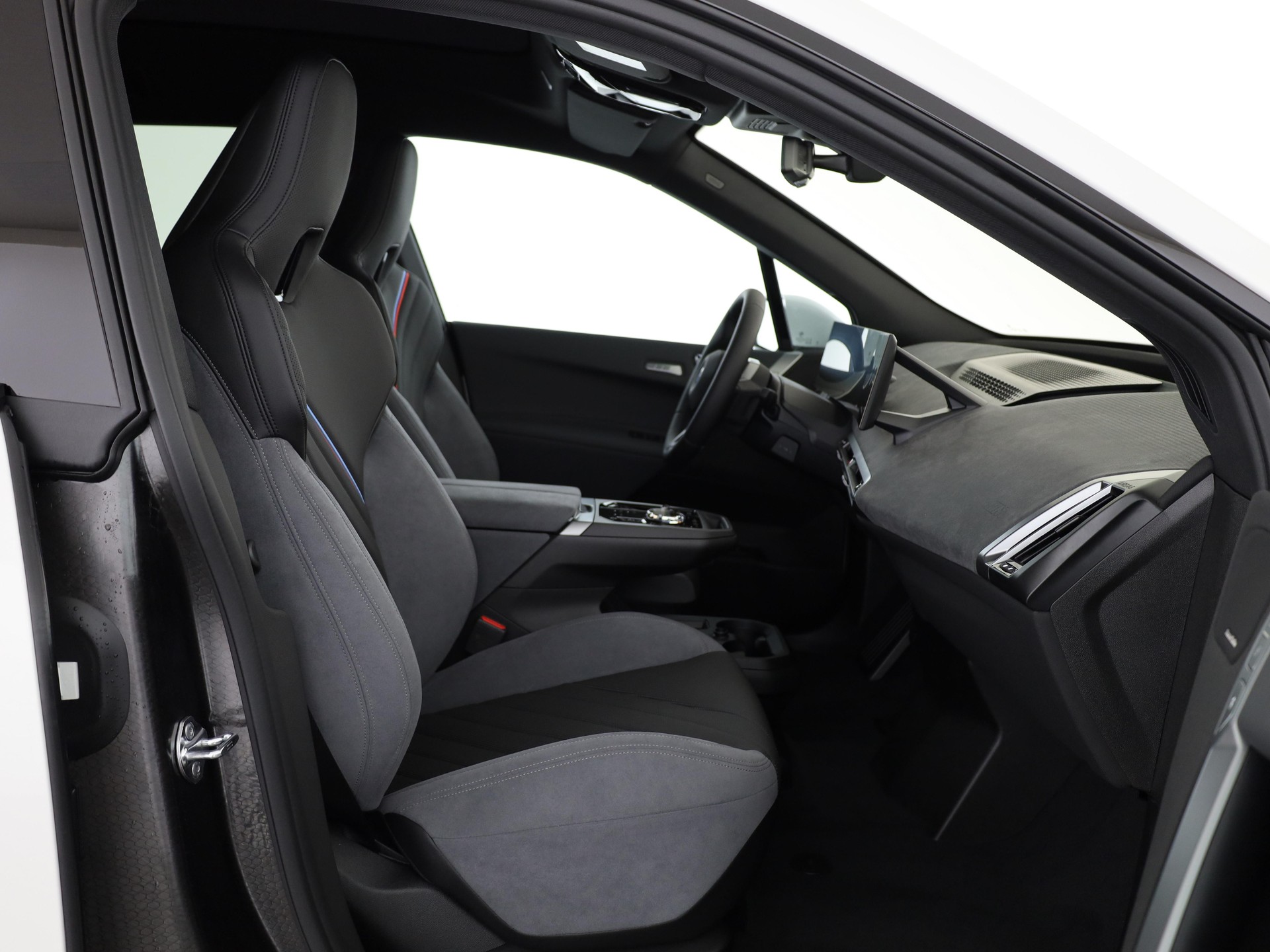 BMW iX xDrive60-image-17