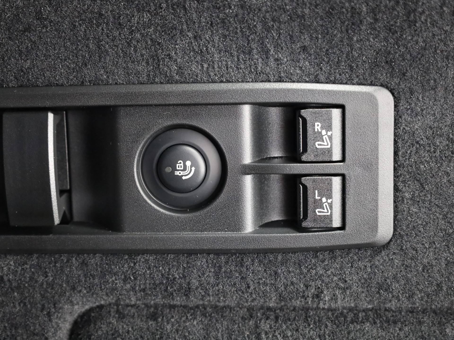 BMW iX xDrive60-image-8